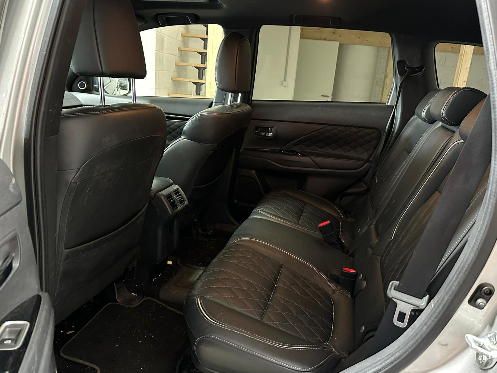MITSUBISHI Outlander 2.4 PHEV Diamond 4WD Automatic-image-6