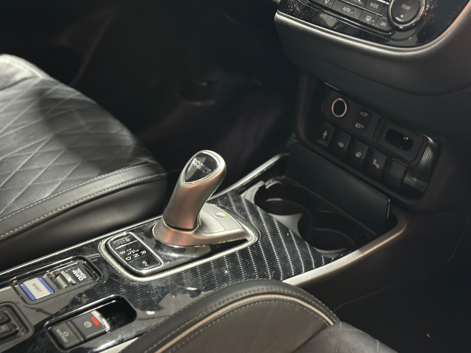 MITSUBISHI Outlander 2.4 PHEV Diamond 4WD Automatic-image-11