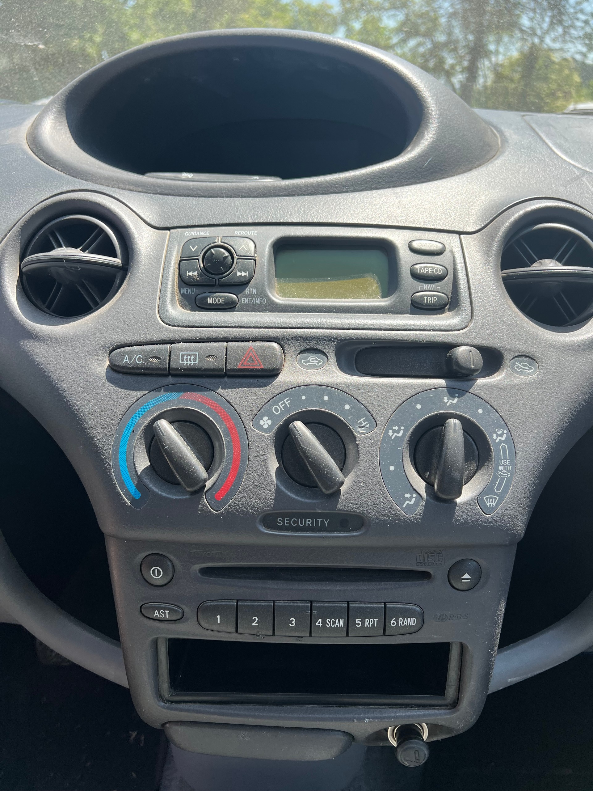 TOYOTA Yaris 1.0 Linea Terra-image-9