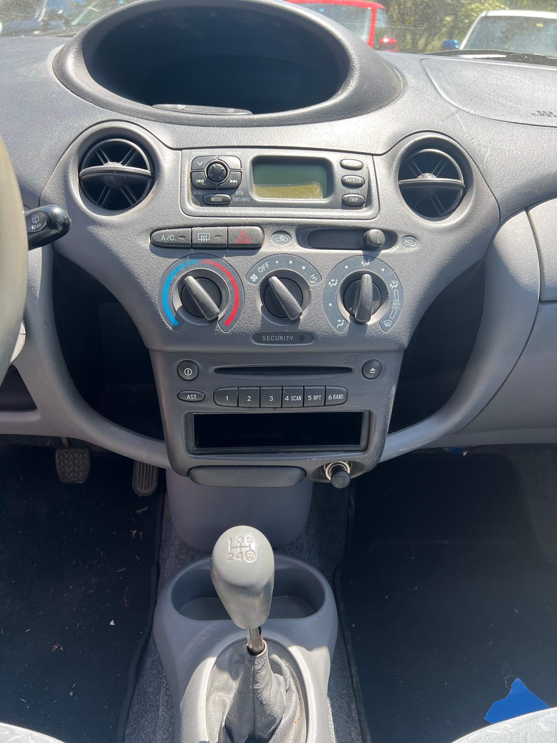 TOYOTA Yaris 1.0 Linea Terra-image-8