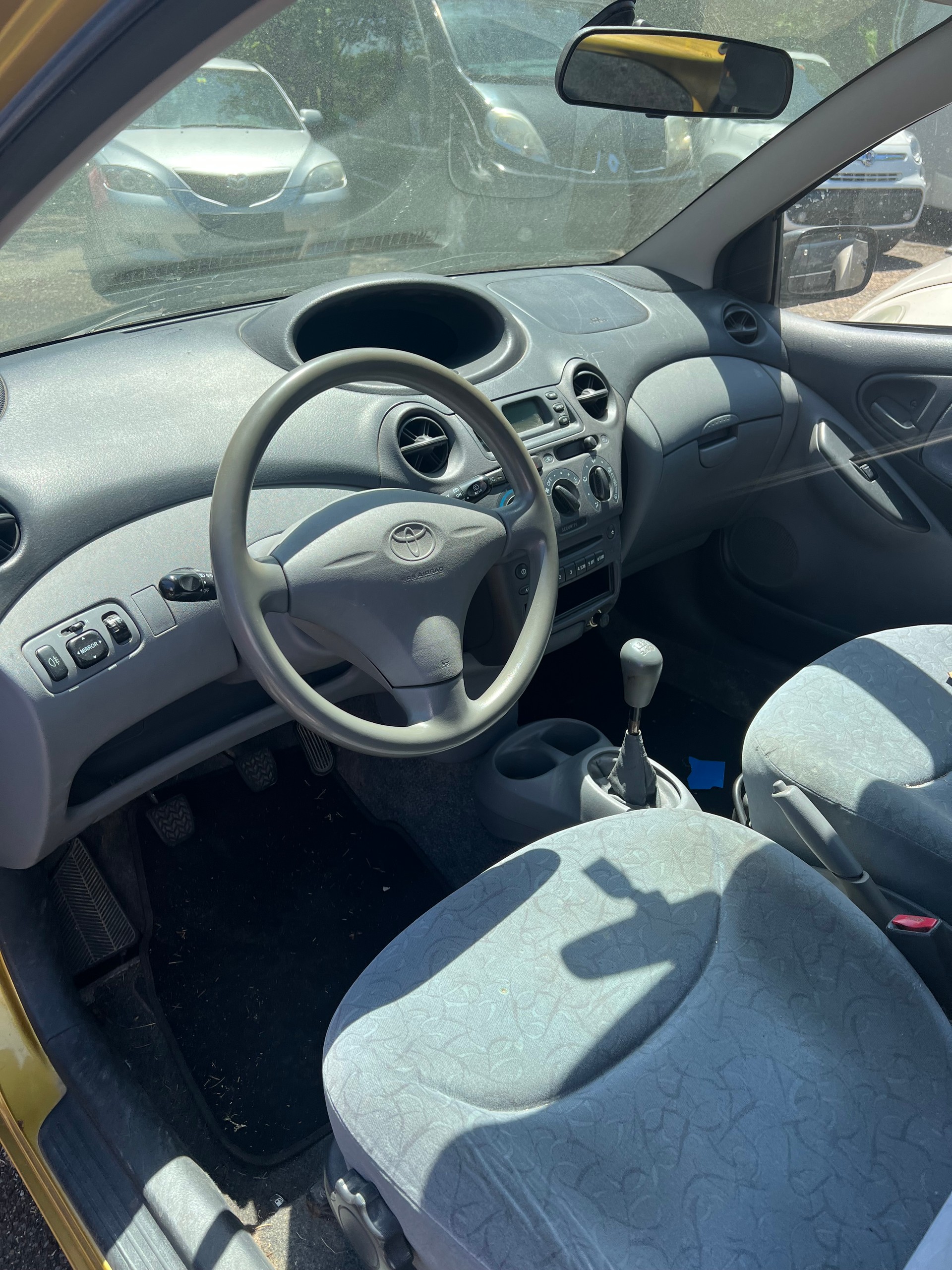 TOYOTA Yaris 1.0 Linea Terra-image-5