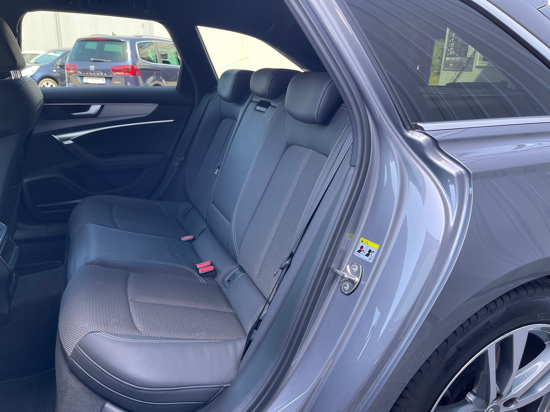 AUDI A6 Avant 40 TDI Sport Attraction quattro S-tronic-image-5