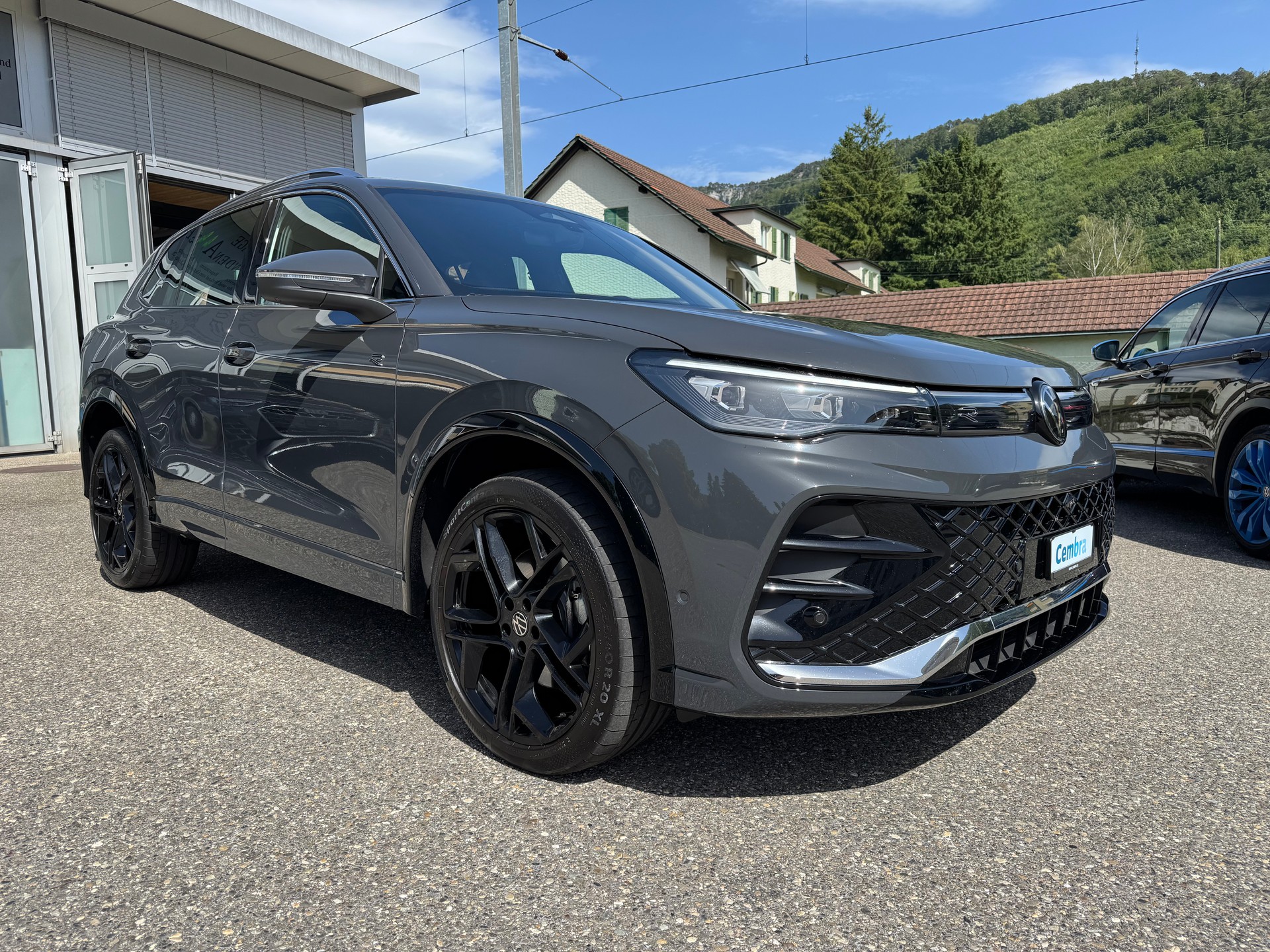 VW Tiguan 2.0 TSI DSG R-Line 4Motion-image-3