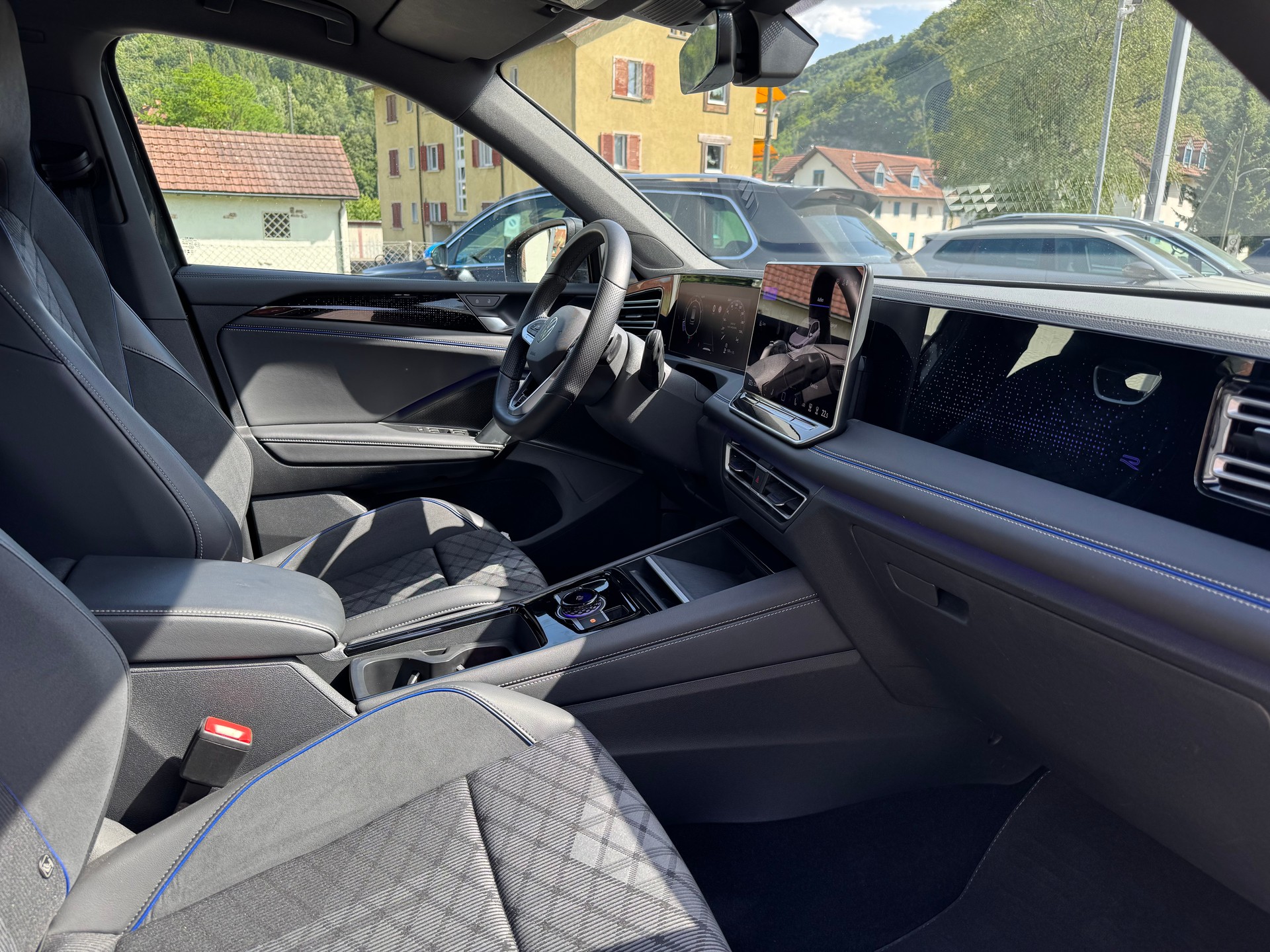 VW Tiguan 2.0 TSI DSG R-Line 4Motion-image-11