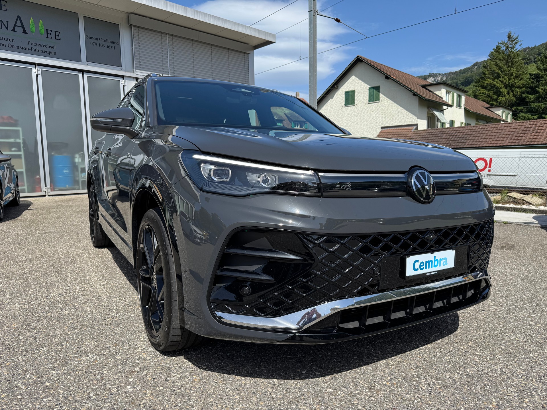 VW Tiguan 2.0 TSI DSG R-Line 4Motion-image-2