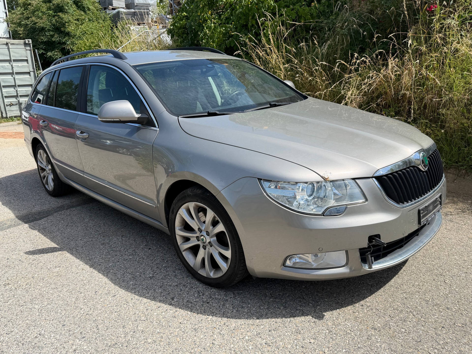 SKODA Superb Combi 1.8 TSI Ambition DSG-image-1