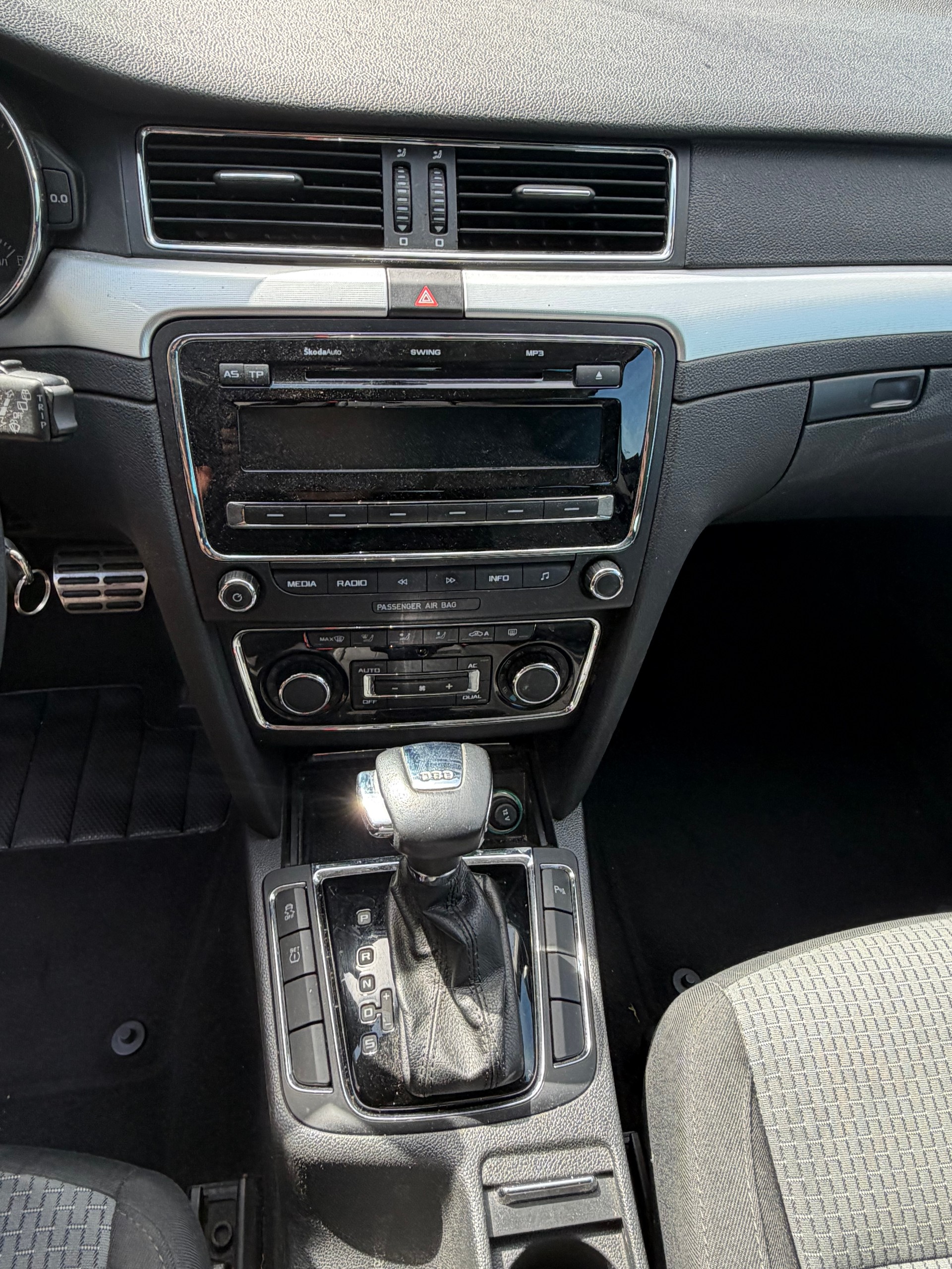SKODA Superb Combi 1.8 TSI Ambition DSG-image-6