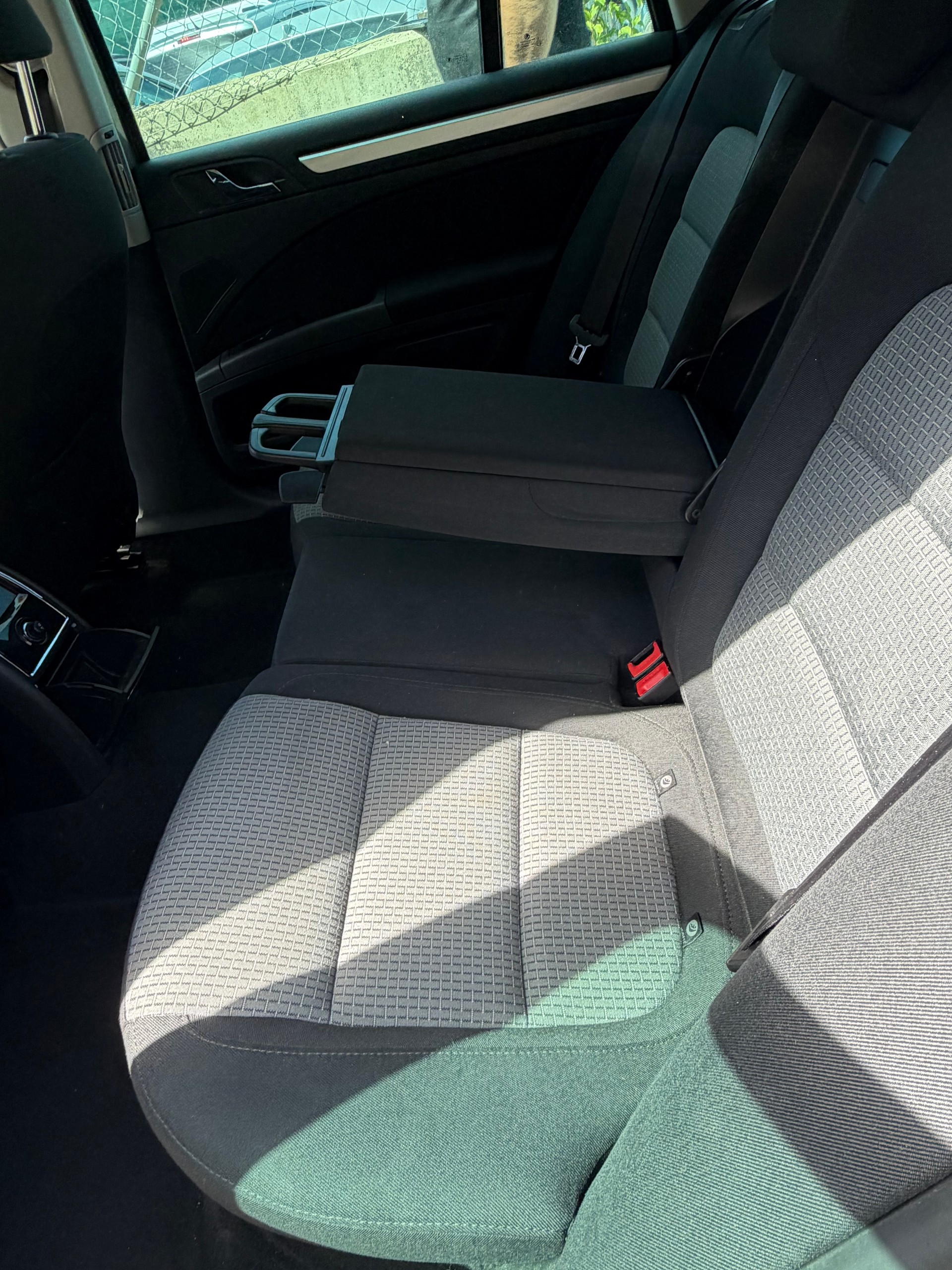 SKODA Superb Combi 1.8 TSI Ambition DSG-image-7