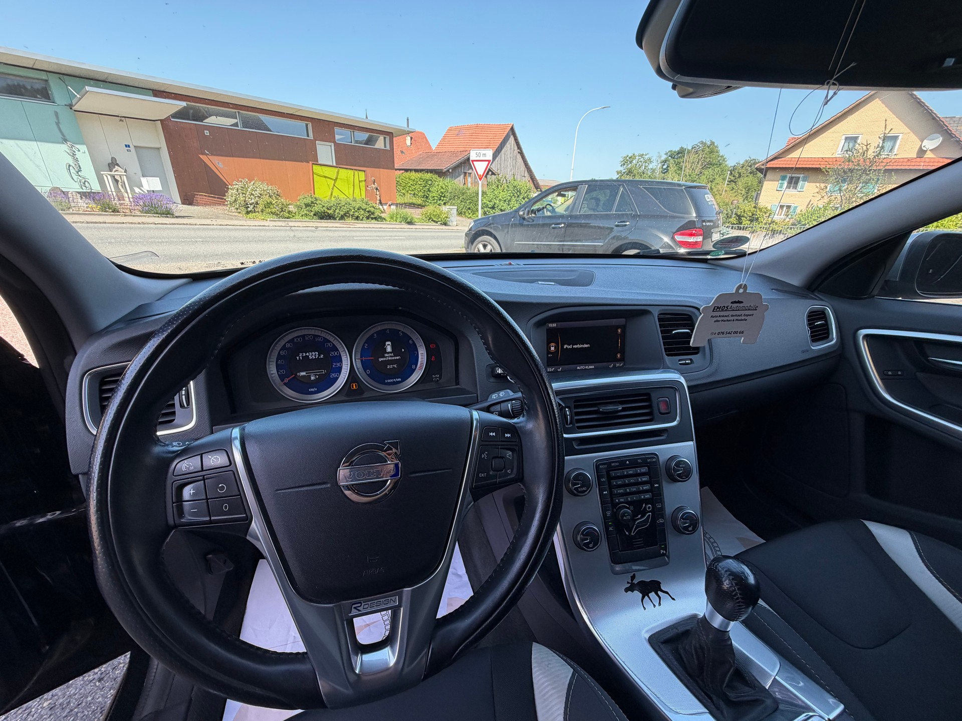 VOLVO V60 T5 R-Design-image-13