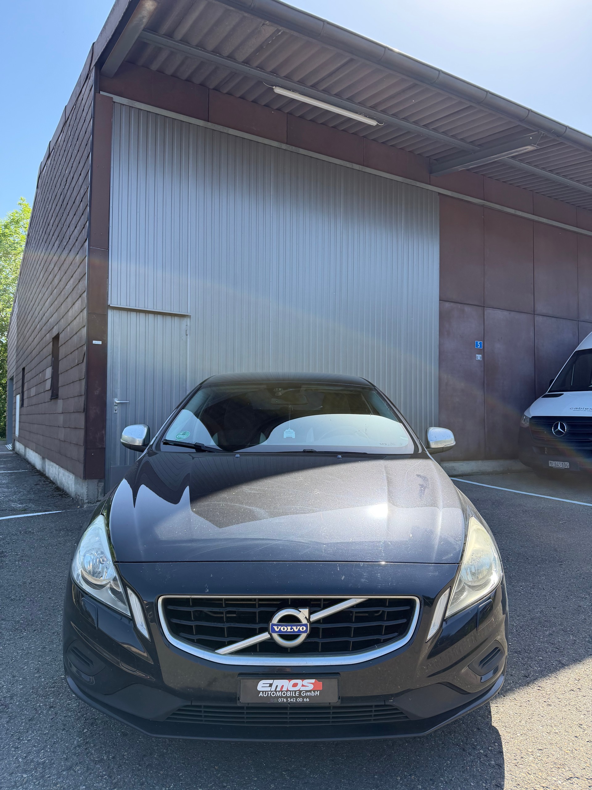 VOLVO V60 T5 R-Design-image-1