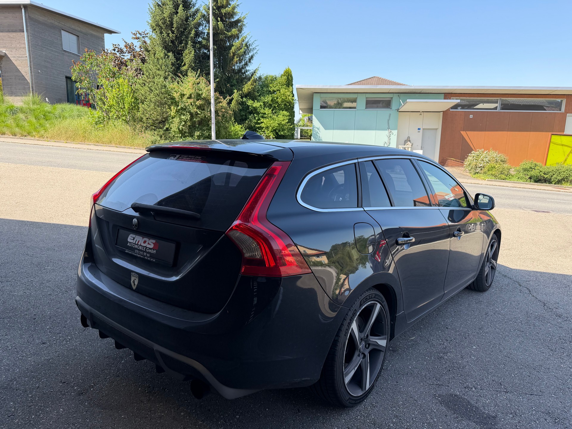 VOLVO V60 T5 R-Design-image-4