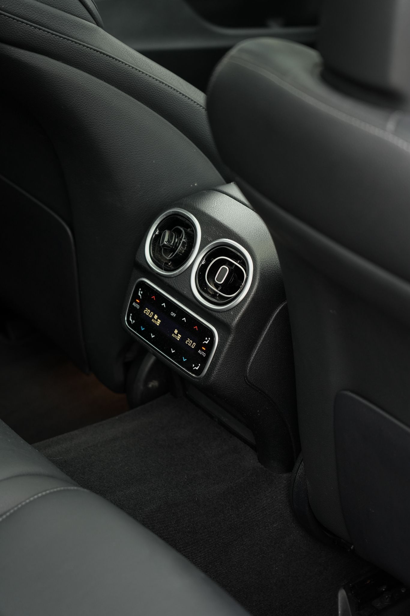 MERCEDES-BENZ C 220 d Swiss Star AMG Line 4matic-image-2