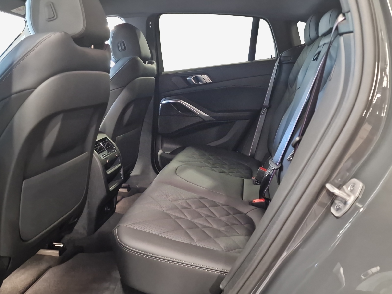 BMW X6 xDrive 48V M60i Steptronic-image-11