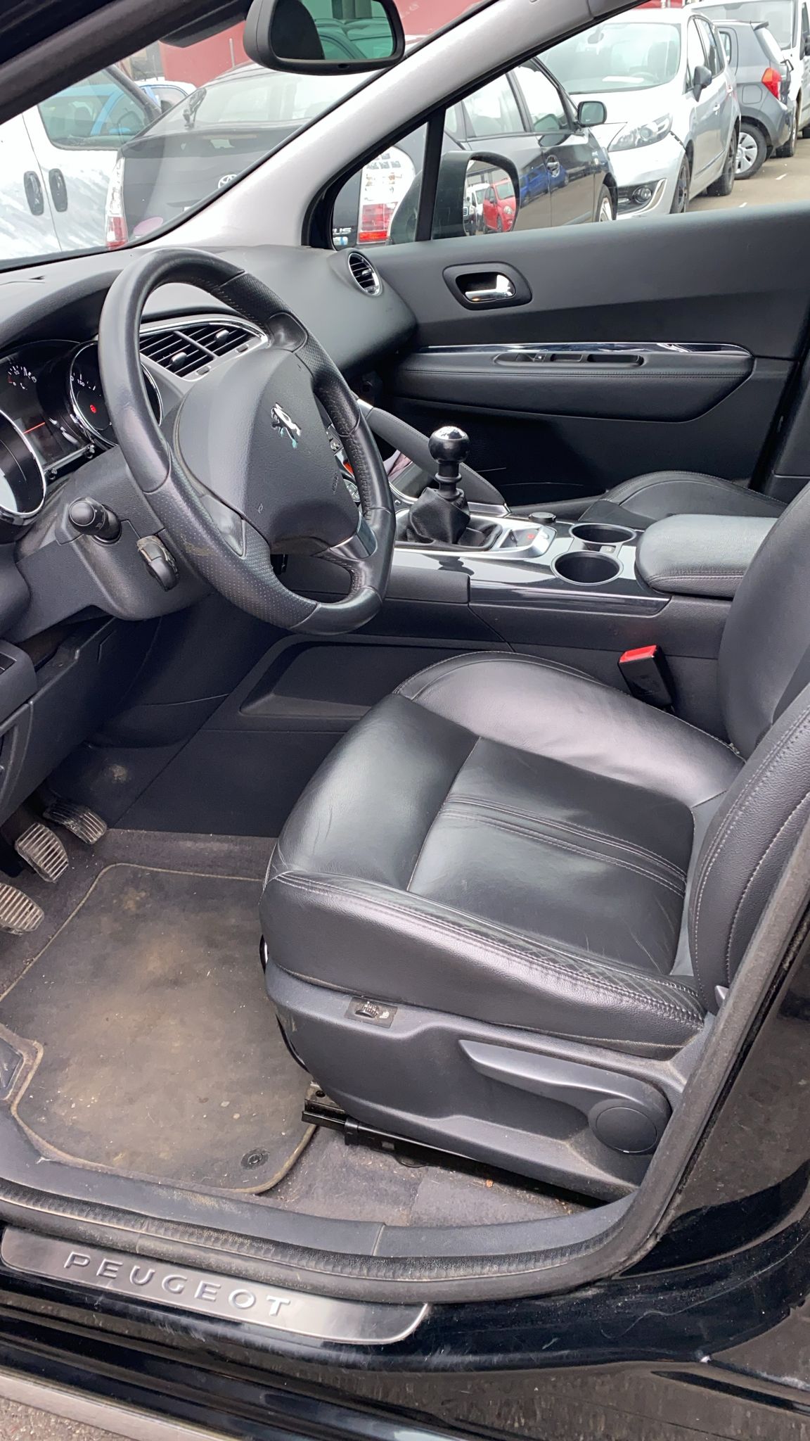 PEUGEOT 3008 1.6 16V T Platinum-image-8