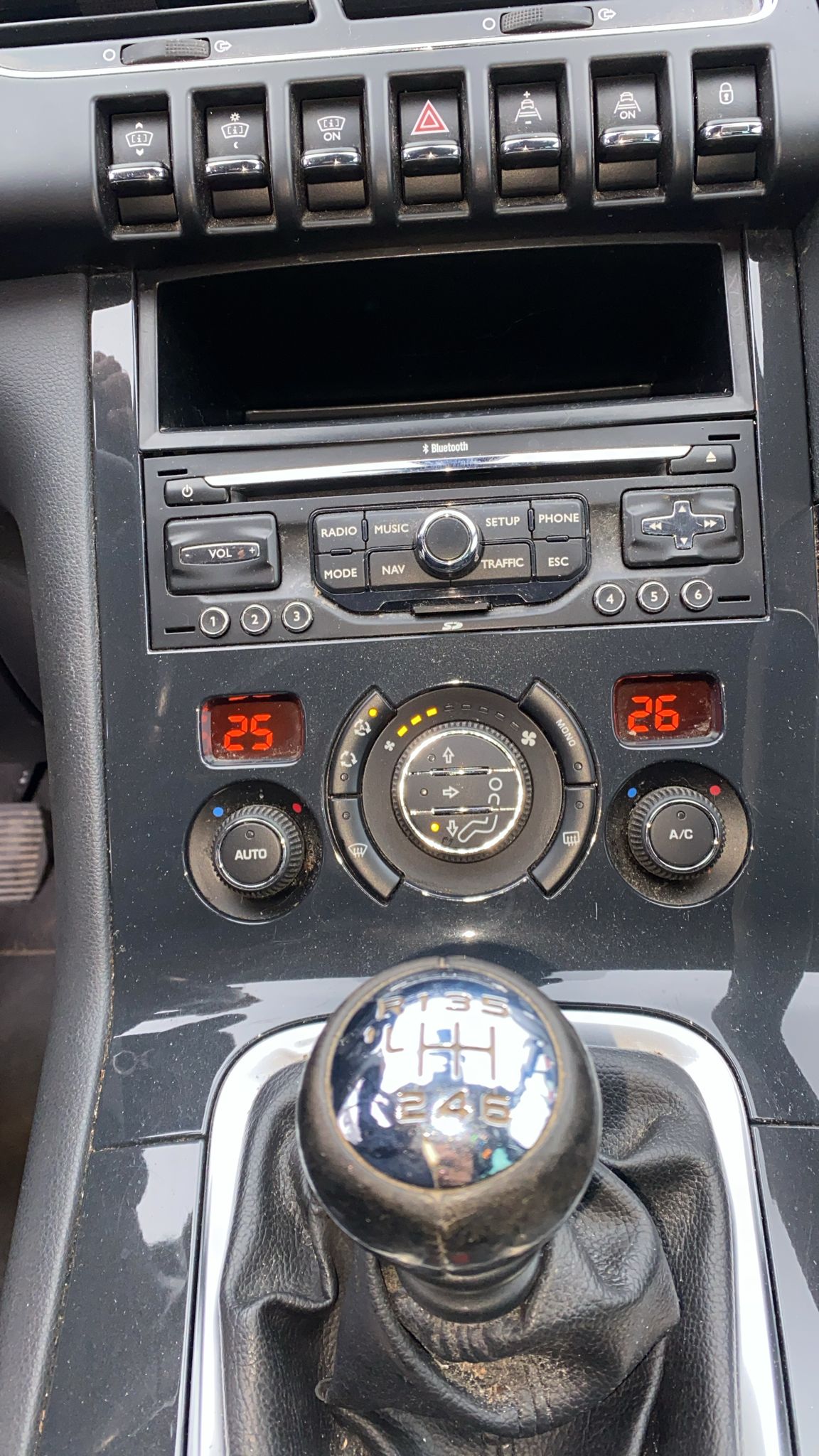 PEUGEOT 3008 1.6 16V T Platinum-image-10