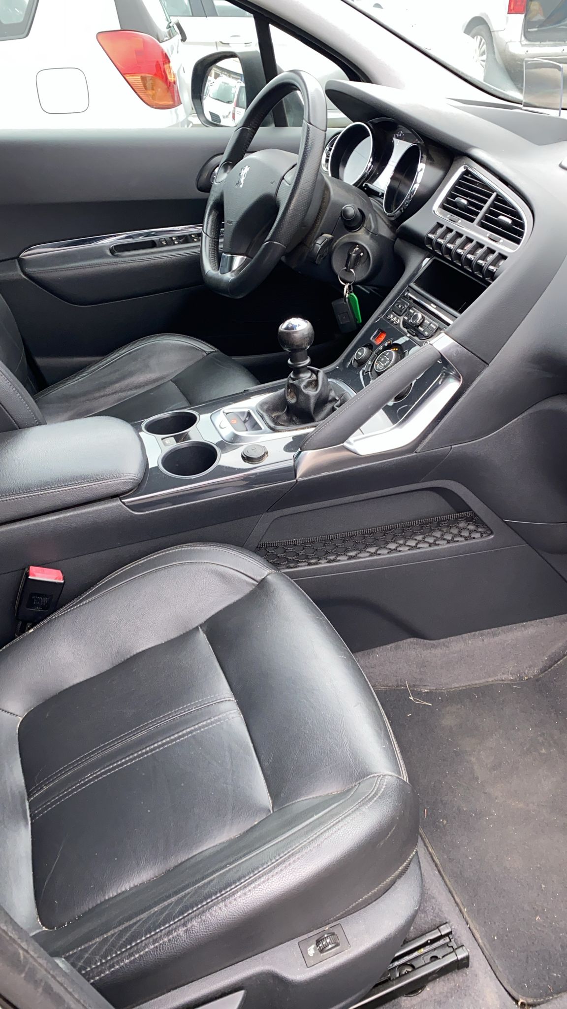 PEUGEOT 3008 1.6 16V T Platinum-image-9