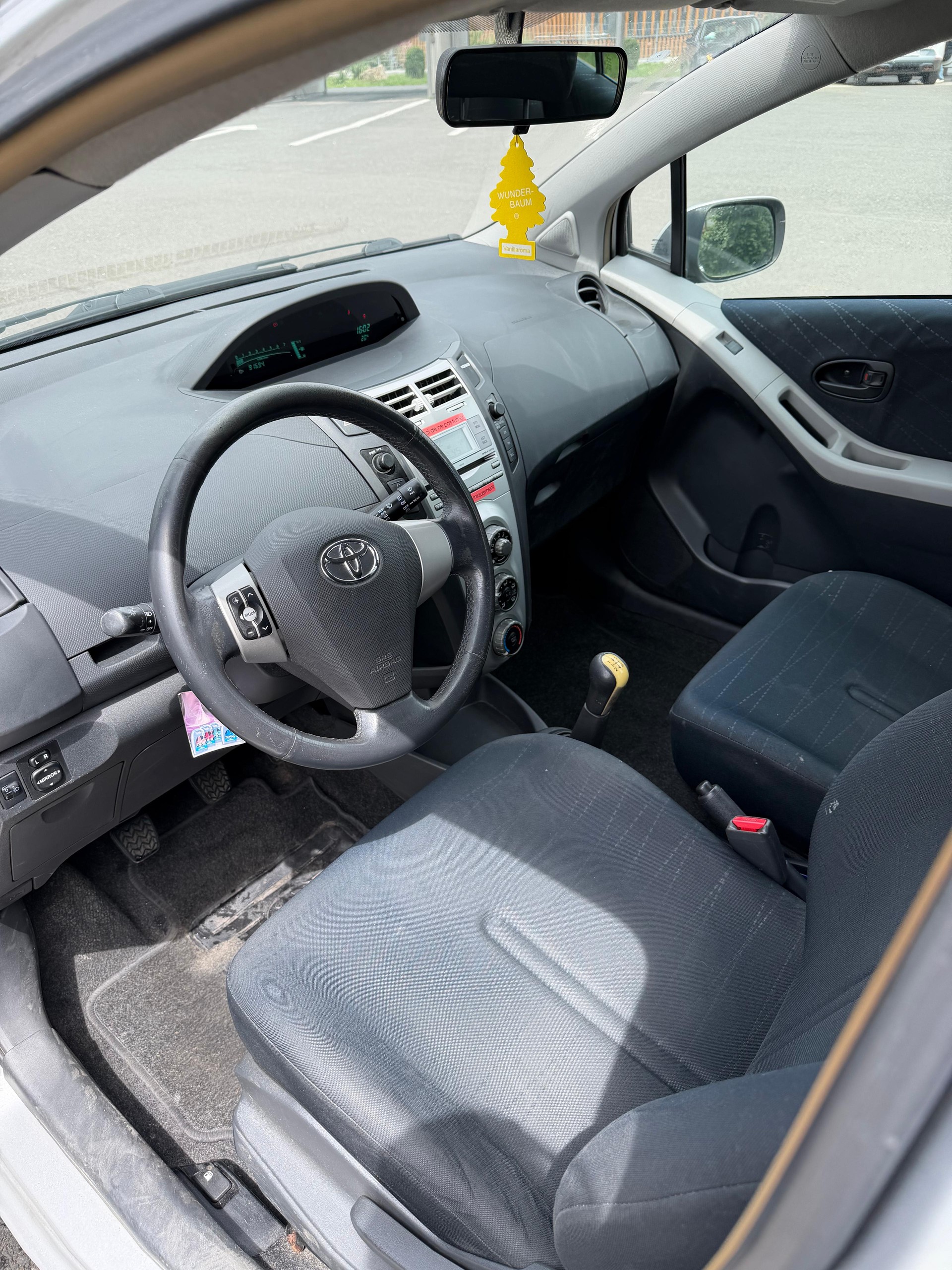 TOYOTA Yaris 1.3 Linea Sol-image-7