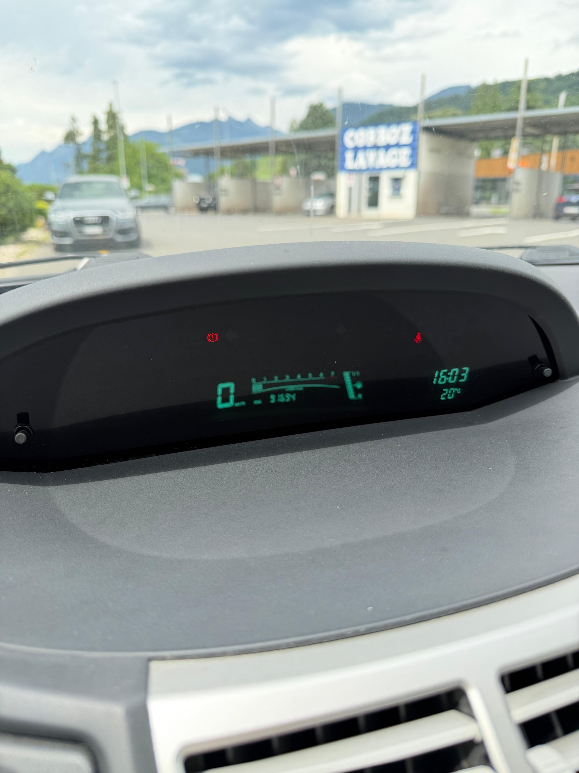 TOYOTA Yaris 1.3 Linea Sol-image-9