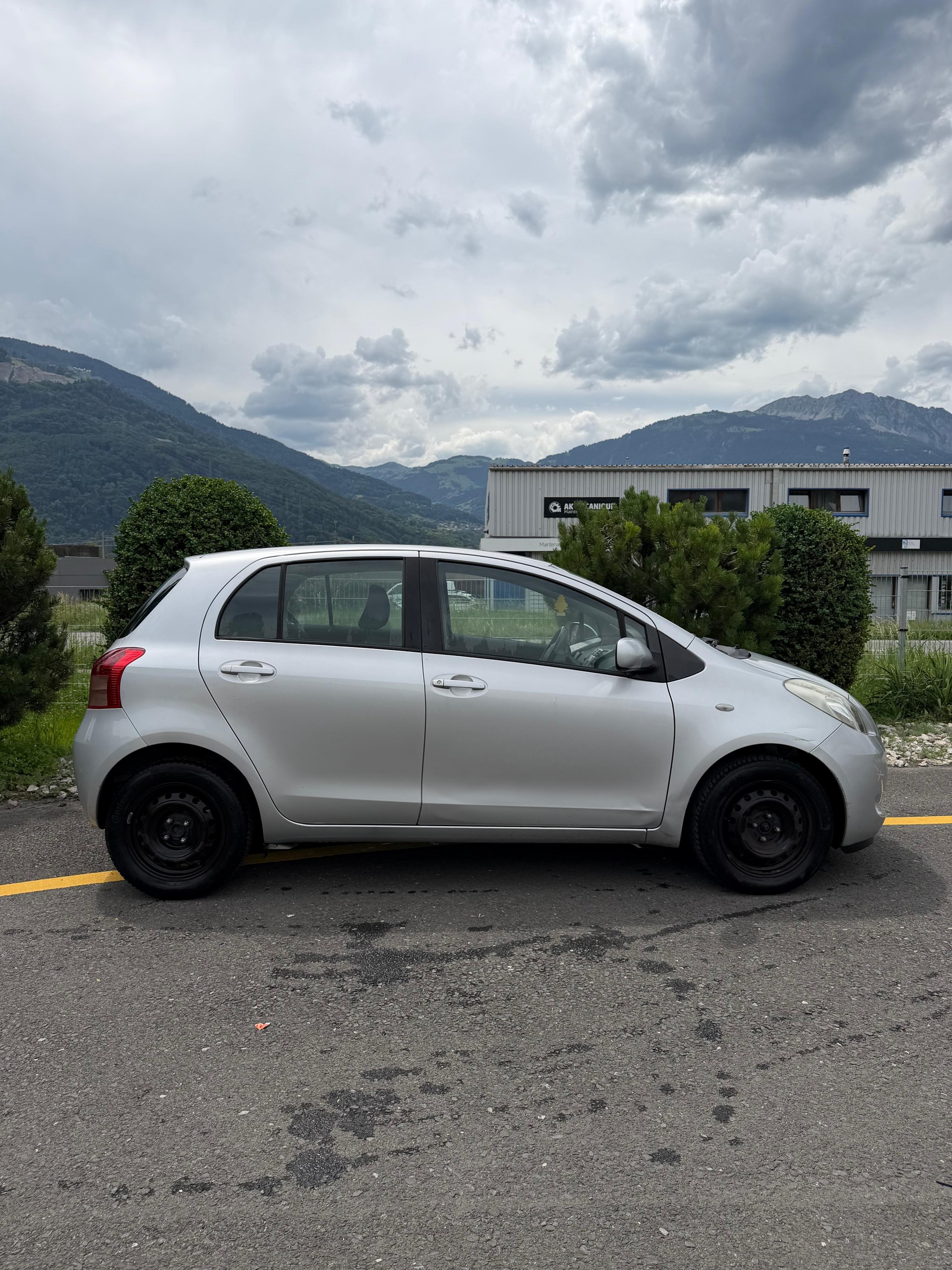 TOYOTA Yaris 1.3 Linea Sol-image-3
