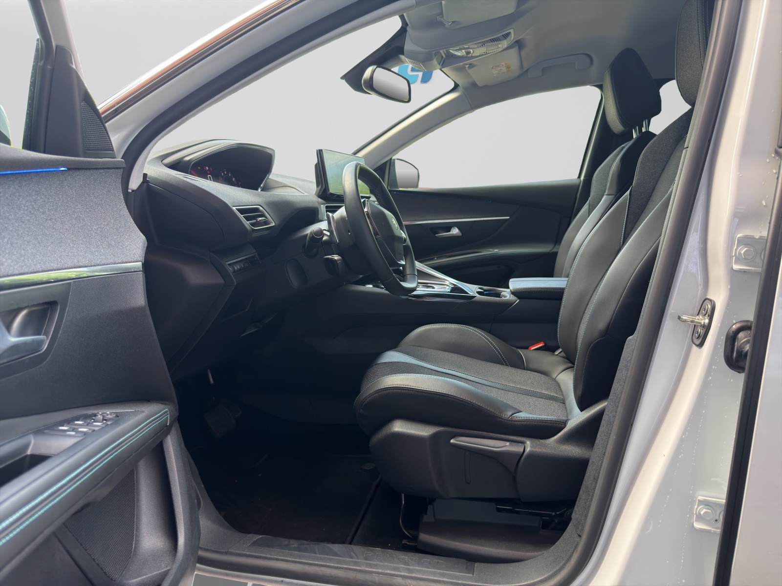 PEUGEOT 5008 1.2PT AllurePackEAT8-image-4