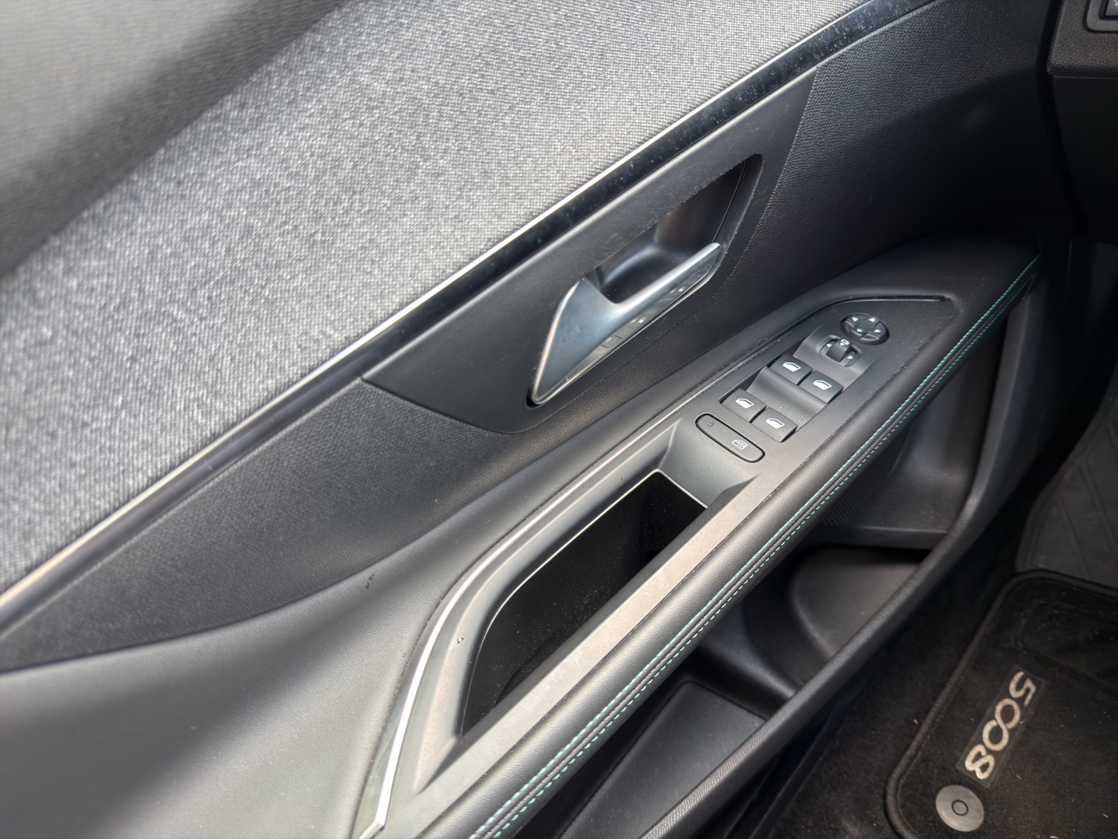 PEUGEOT 5008 1.2PT AllurePackEAT8-image-12