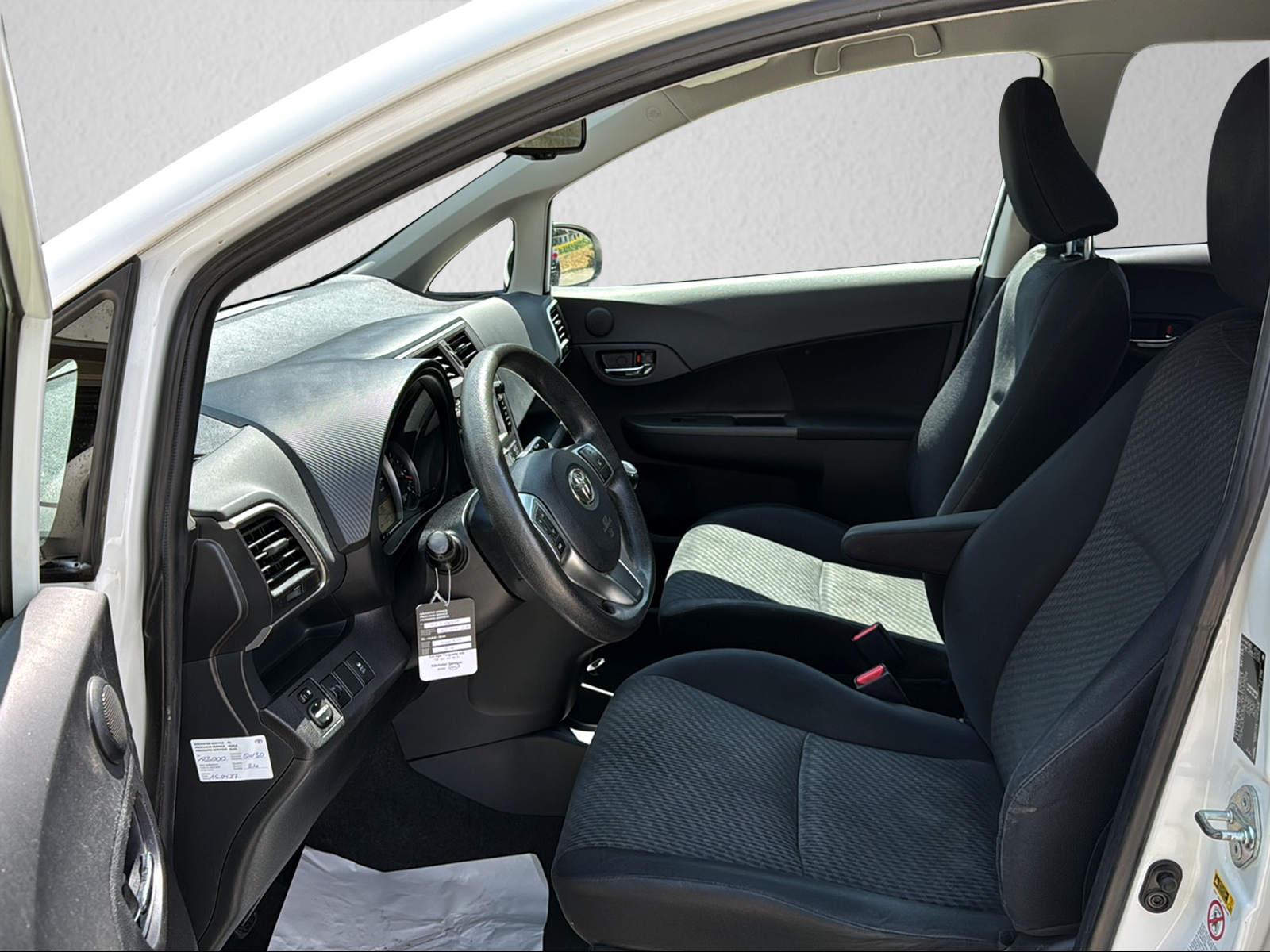 TOYOTA Verso-S 1.33 VVT-i Linea Sol-image-2