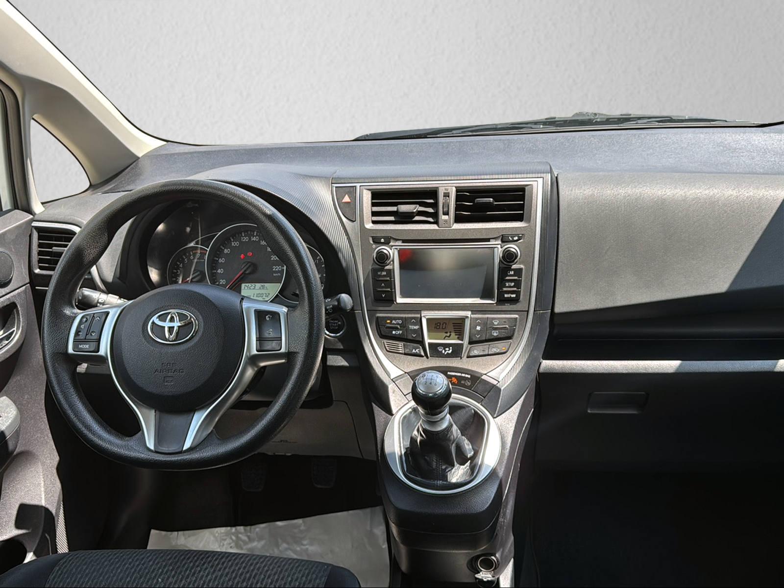 TOYOTA Verso-S 1.33 VVT-i Linea Sol-image-12