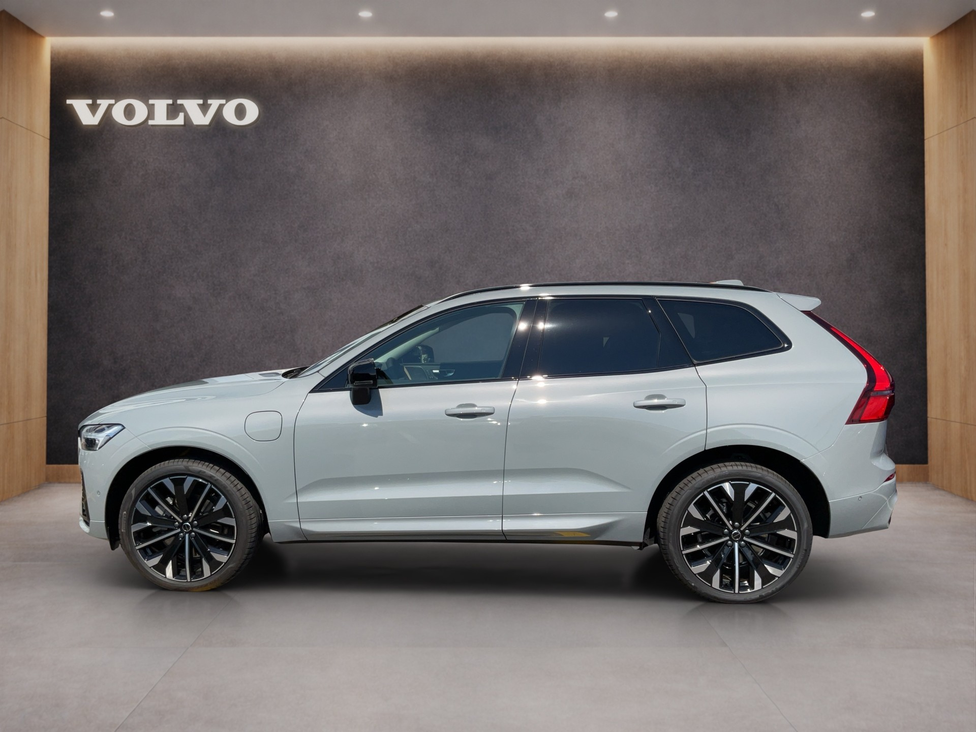 VOLVO XC60 2.0 T6 TE Ultra Dark eAWD-image-2