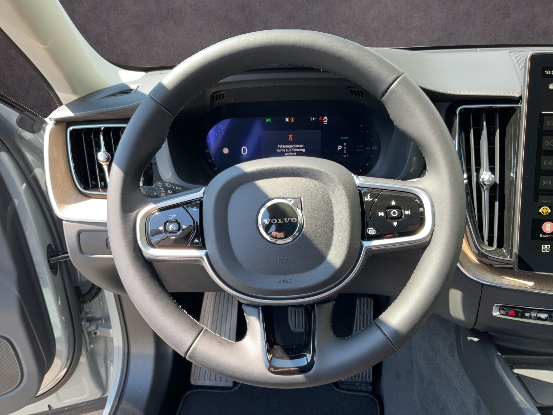VOLVO XC60 2.0 T6 TE Ultra Dark eAWD-image-14
