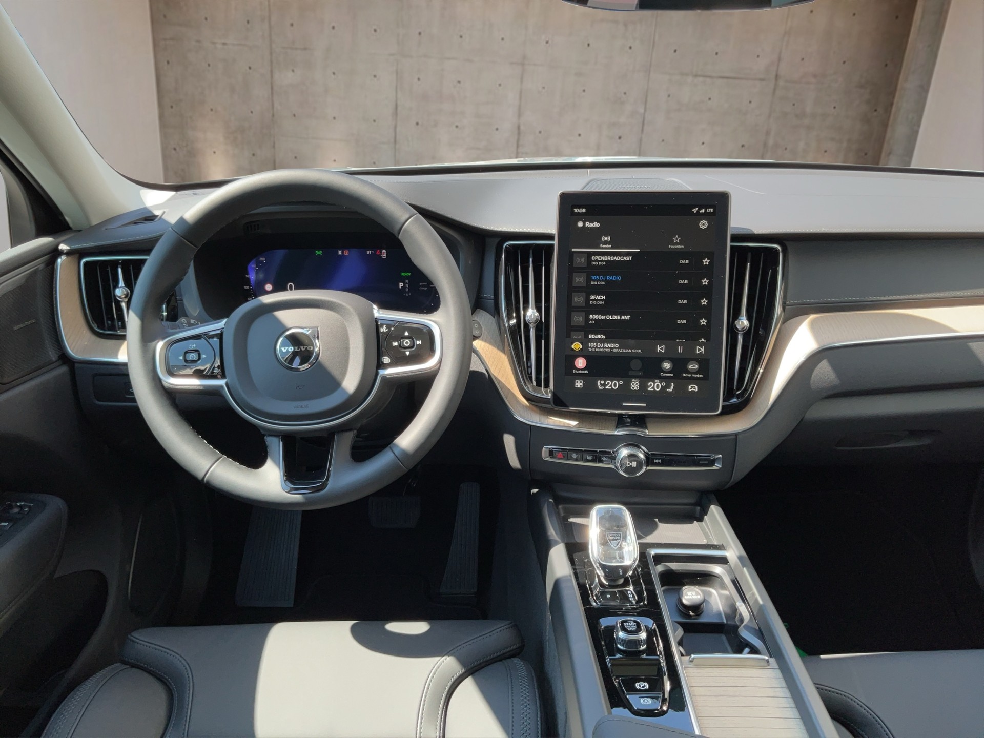 VOLVO XC60 2.0 T6 TE Ultra Dark eAWD-image-9
