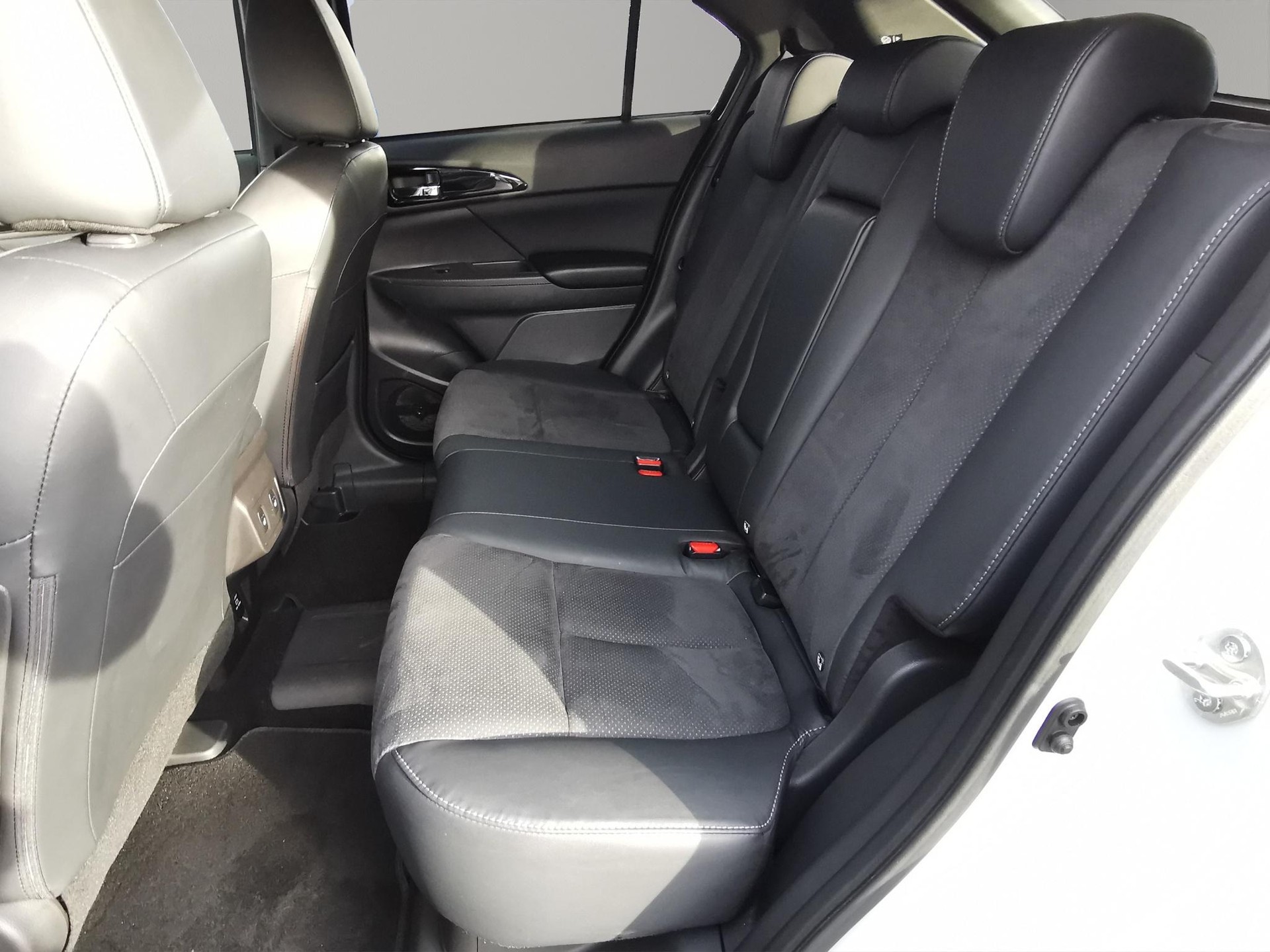 MITSUBISHI Eclipse Cross 2.4 PHEV Intense 4x4-image-7