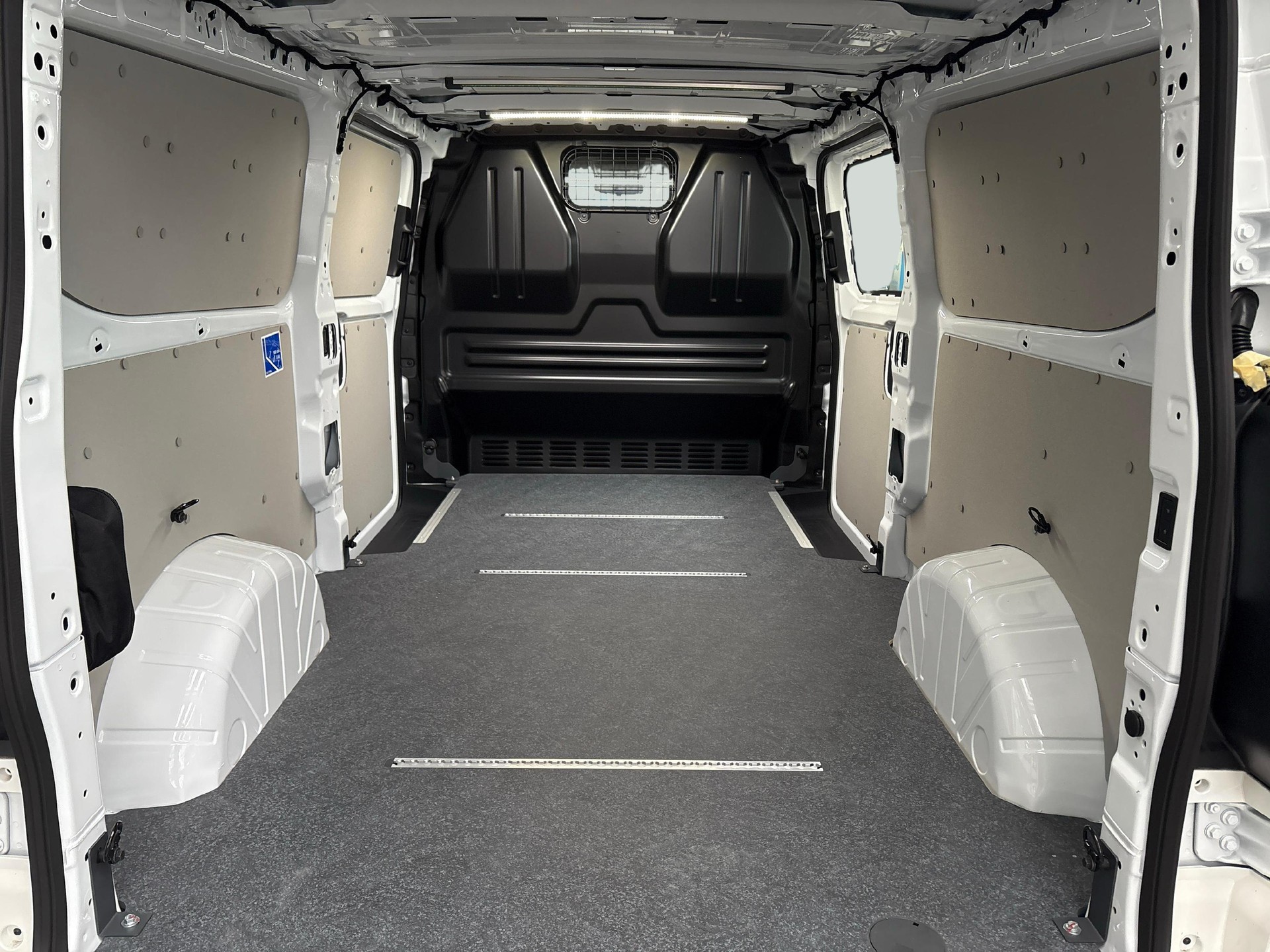 FORD Transit C Van 320 L2 2.0 EcoBlue 170 Limited-image-11