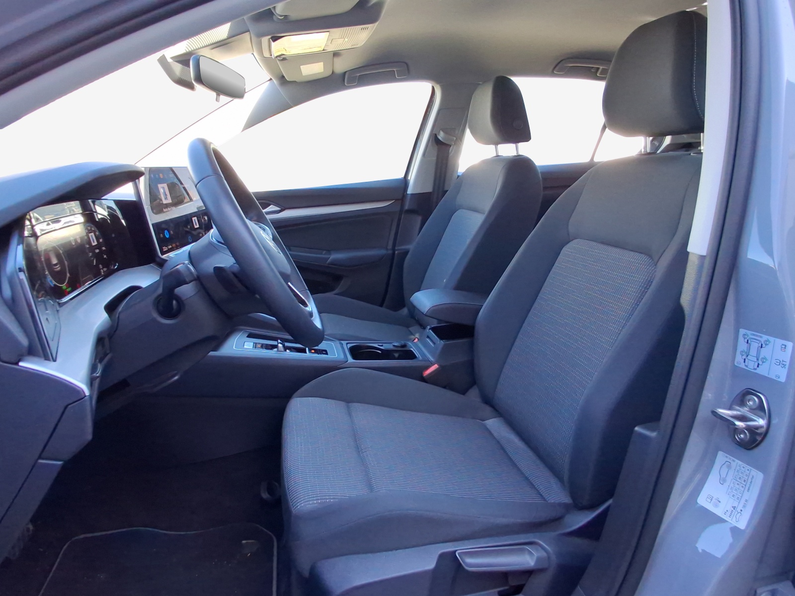 VW Golf 1.5 e TSI mHEV Basis DSG-image-7