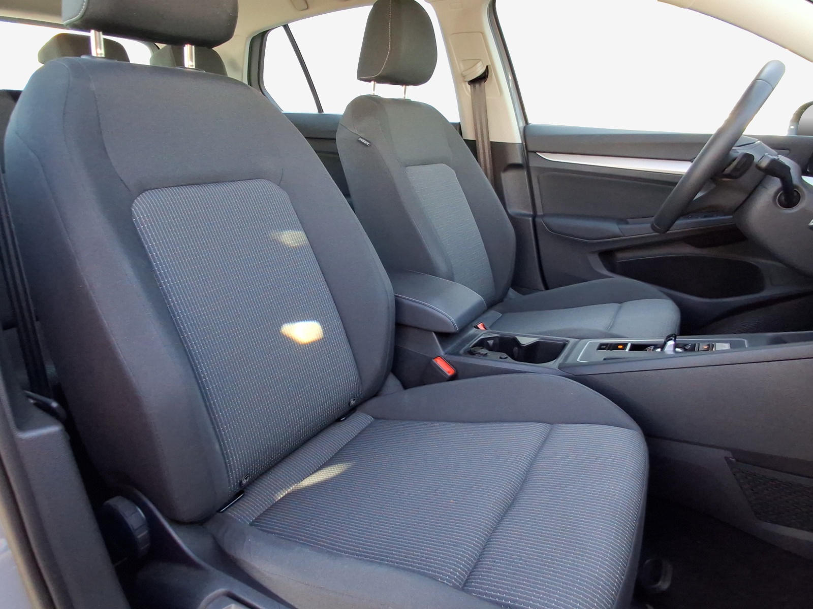 VW Golf 1.5 e TSI mHEV Basis DSG-image-13