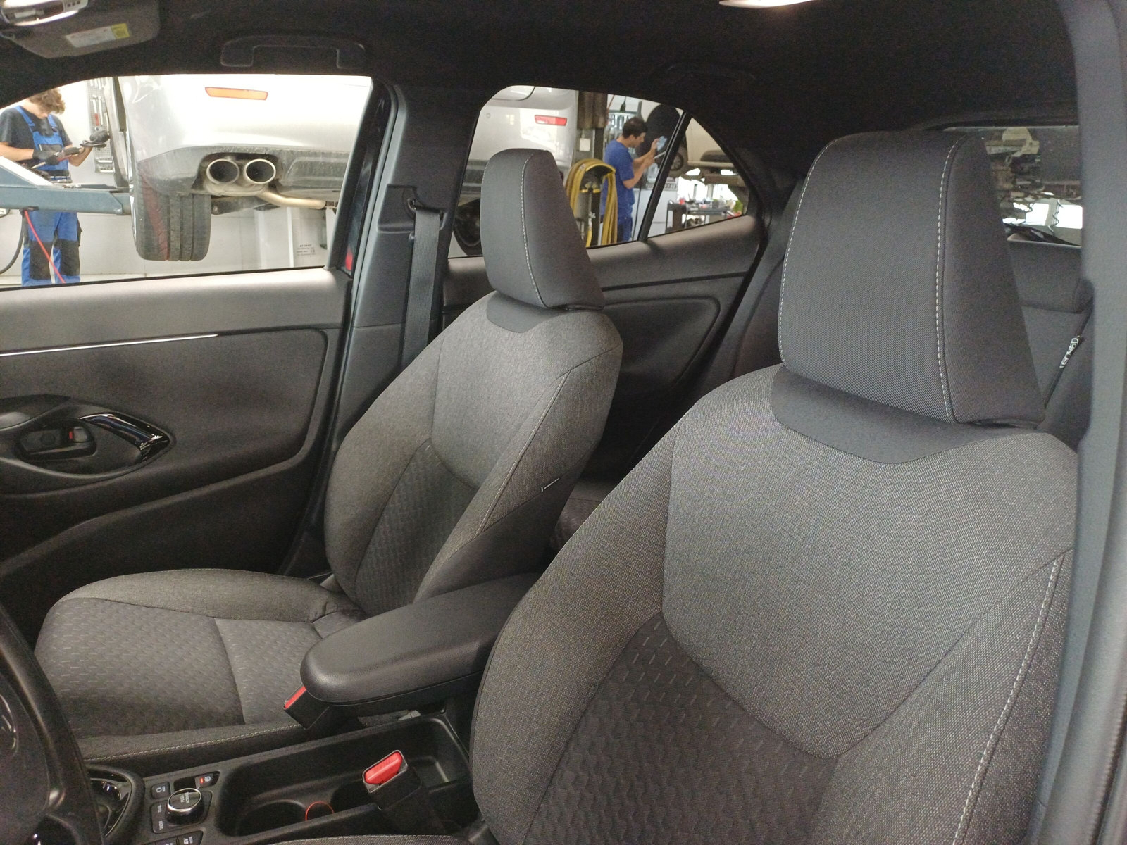 TOYOTA Yaris Cross 1.5 VVT-i HSD Trend AWD-i-image-7