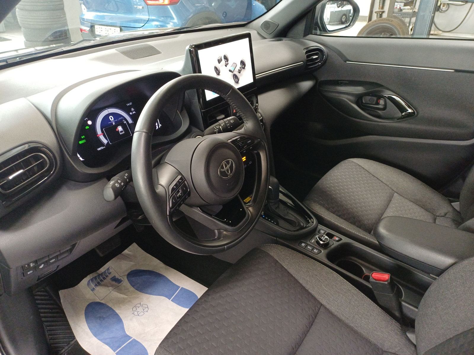 TOYOTA Yaris Cross 1.5 VVT-i HSD Trend AWD-i-image-6