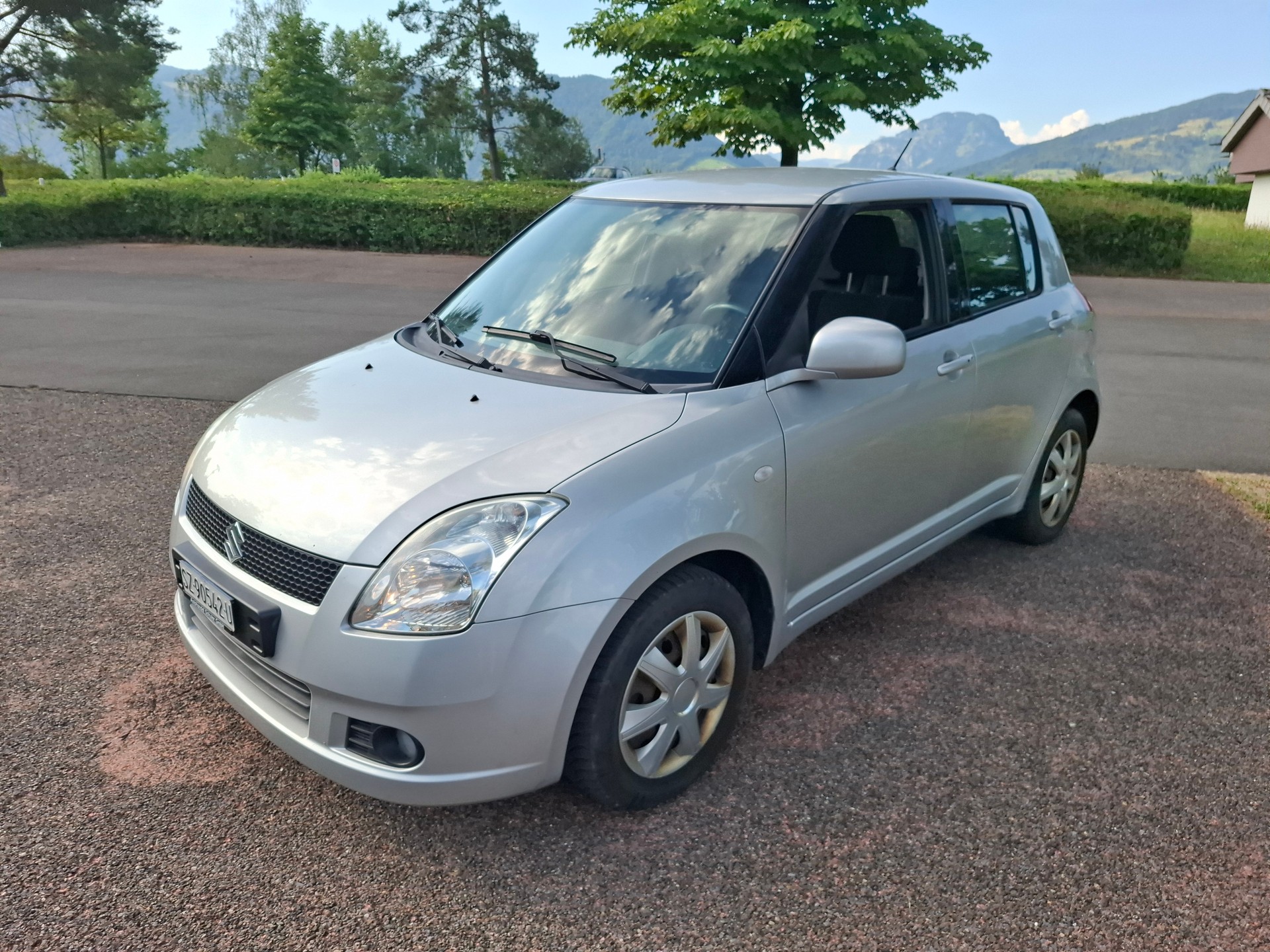 SUZUKI Swift 1.3i 16V GL 4x4-image-2