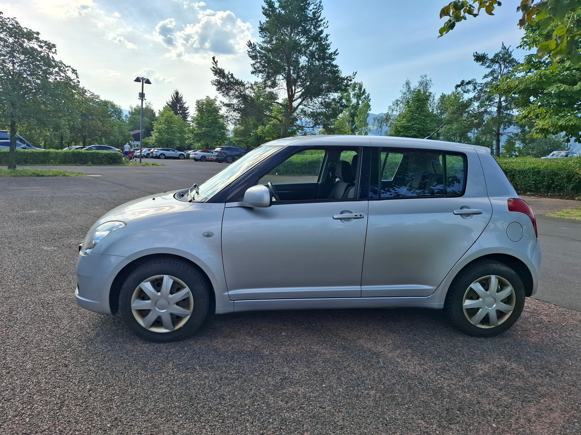 SUZUKI Swift 1.3i 16V GL 4x4-image-3