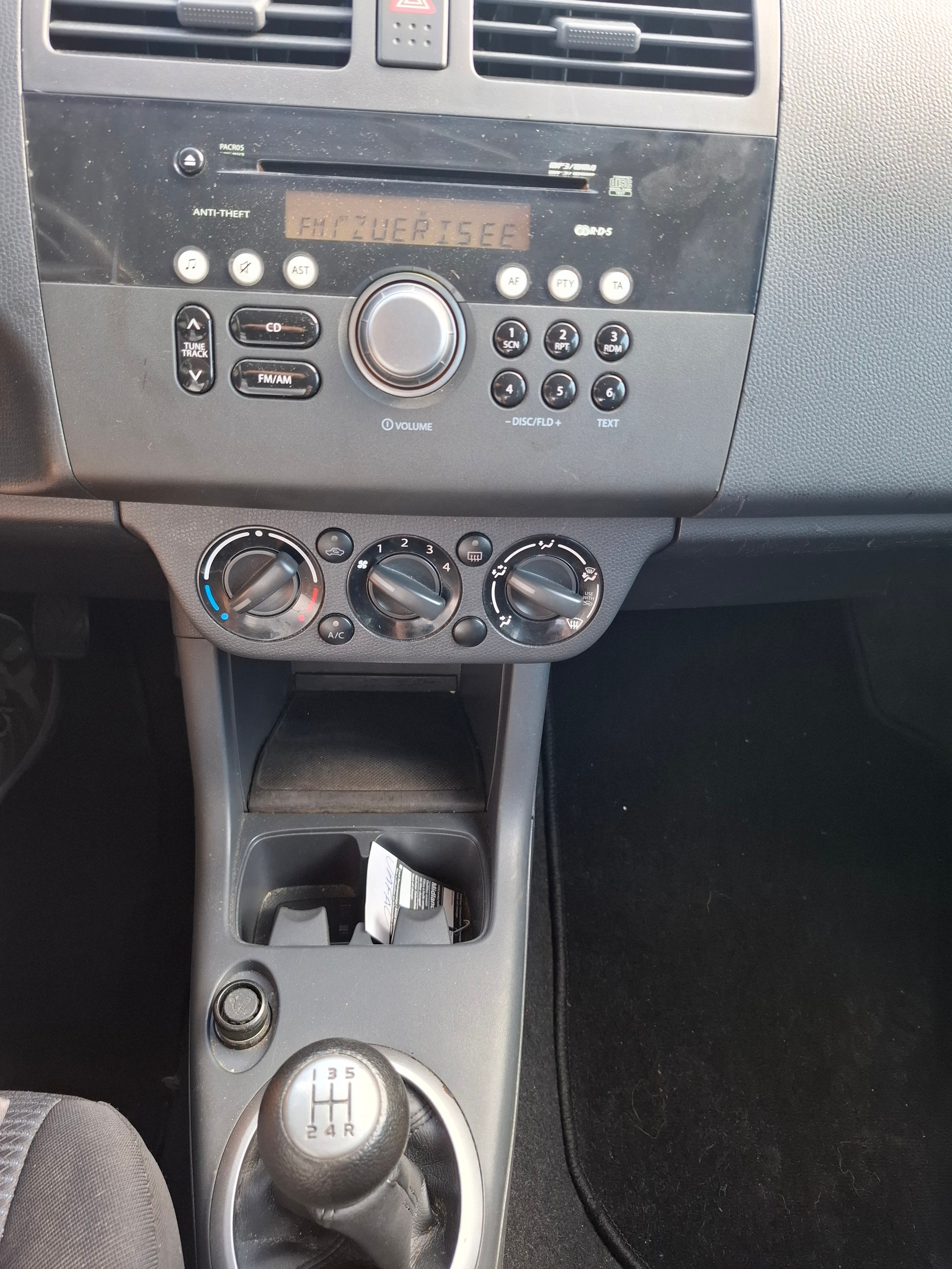 SUZUKI Swift 1.3i 16V GL 4x4-image-11
