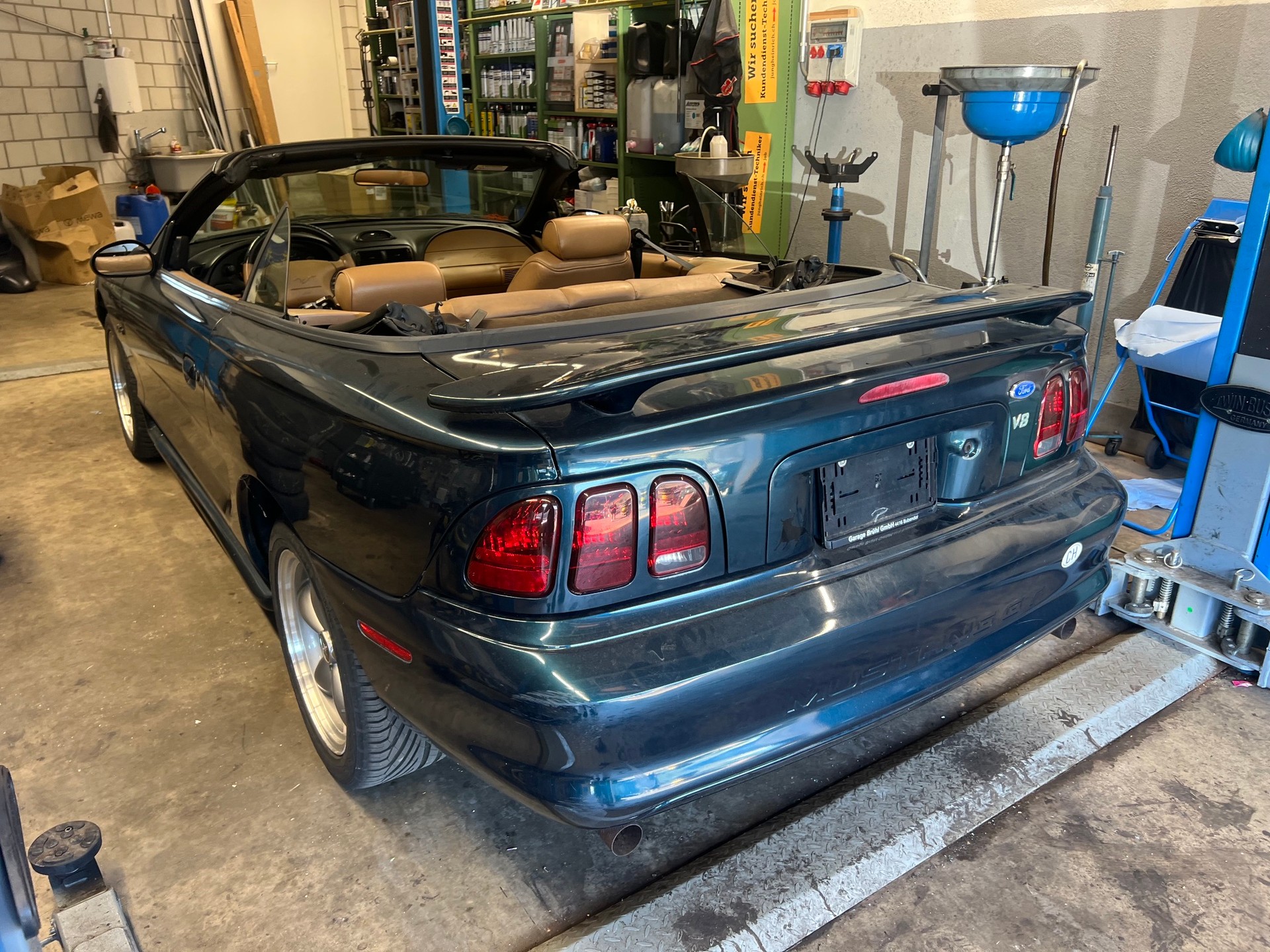 FORD Mustang GT-image-3