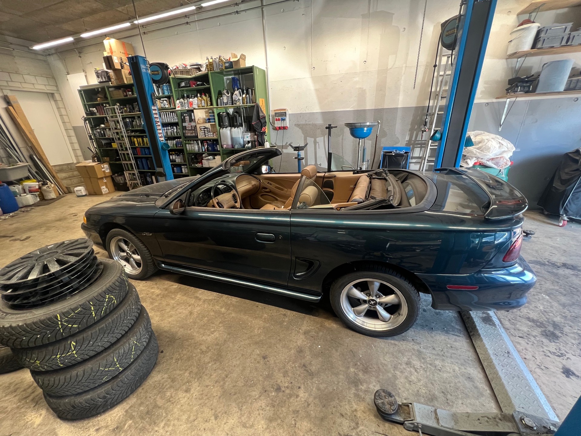 FORD Mustang GT-image-2