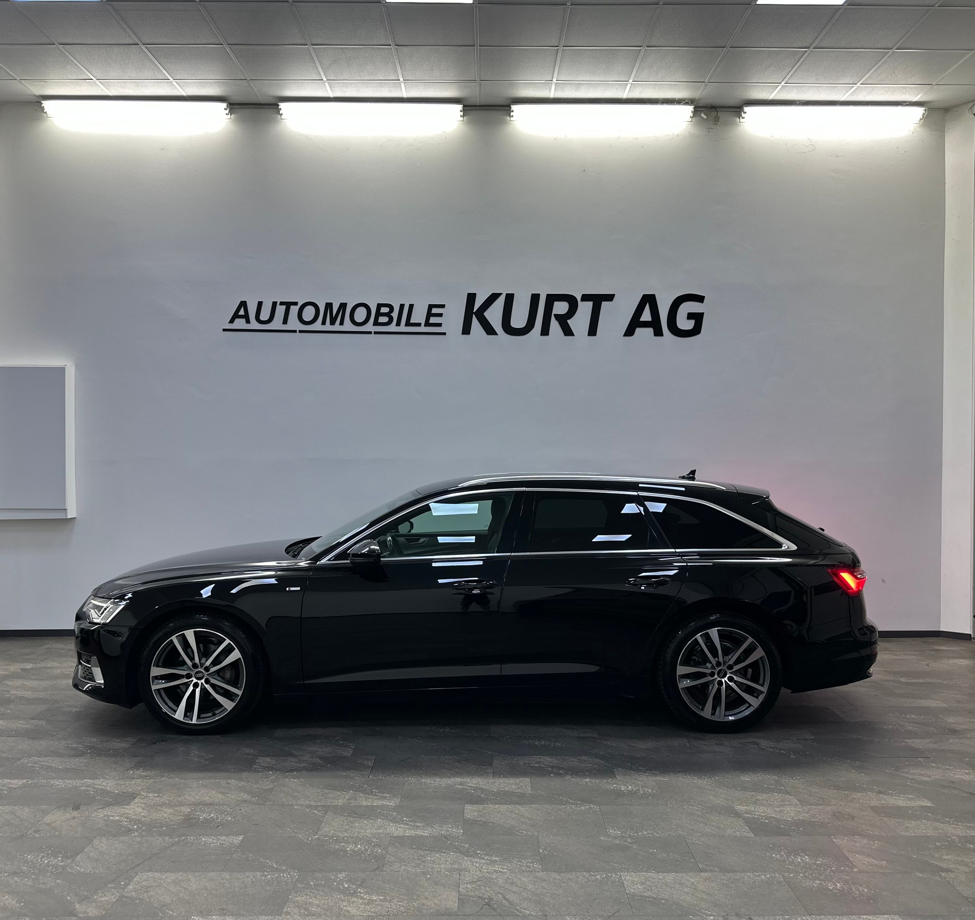 AUDI A6 Avant 40 TDI quattro S-tronic-image-2