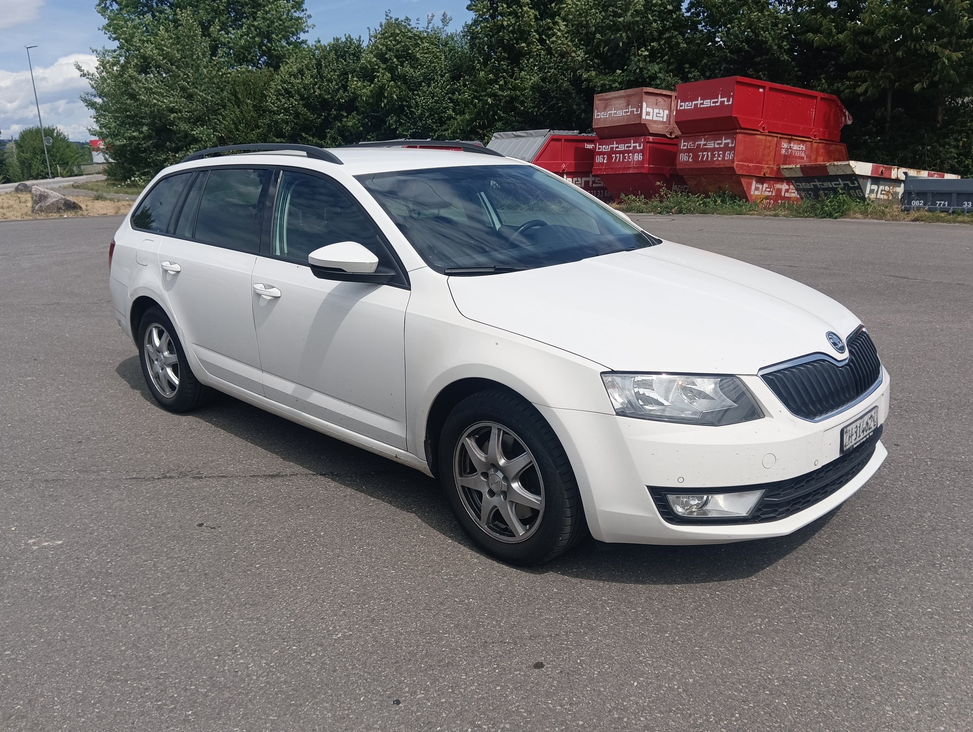 SKODA Octavia Combi 2.0 TDI Swiss Joy 4x4 DSG-image-1