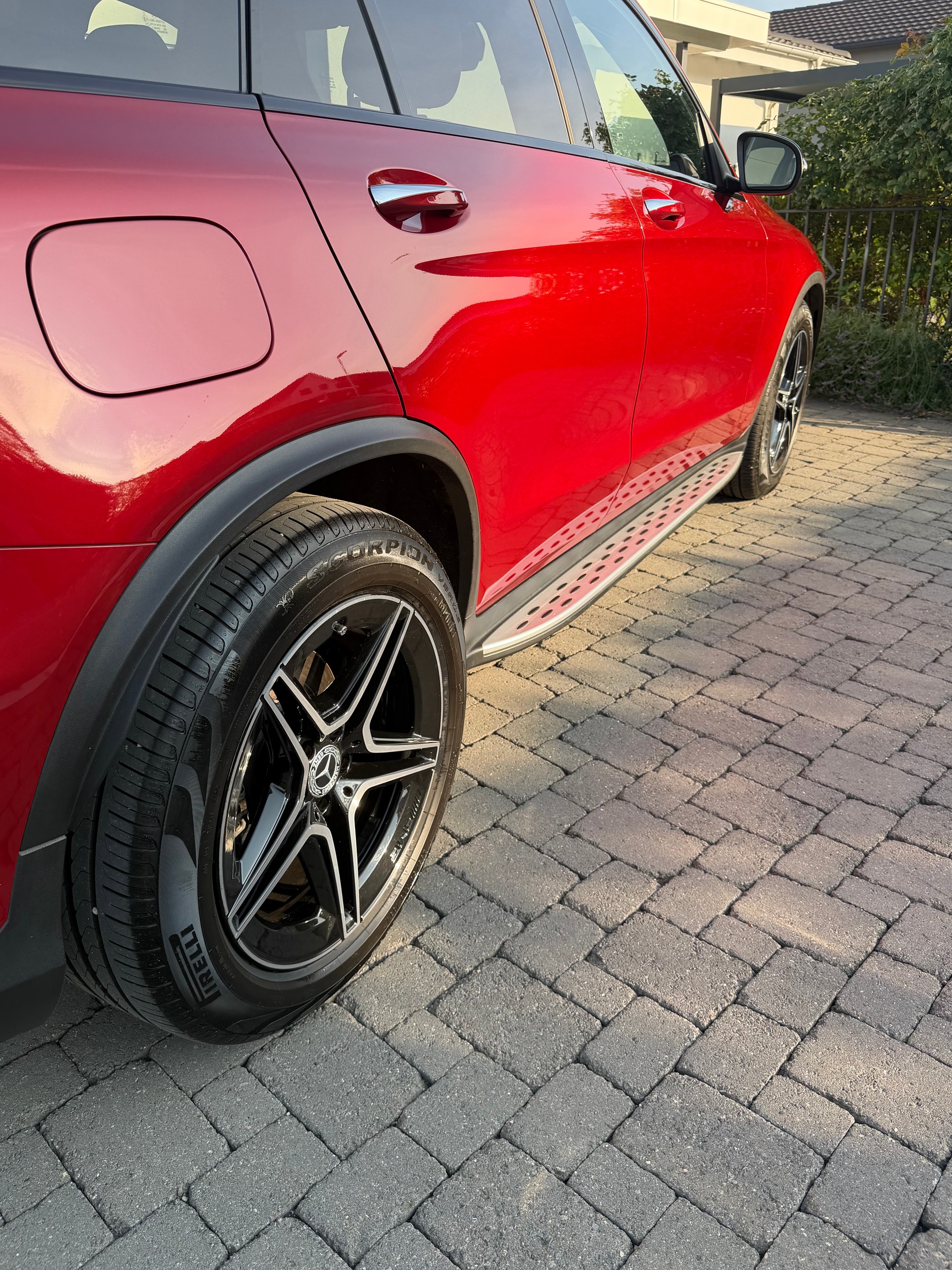 MERCEDES-BENZ GLC 300 d AMG Line 4m-image-3