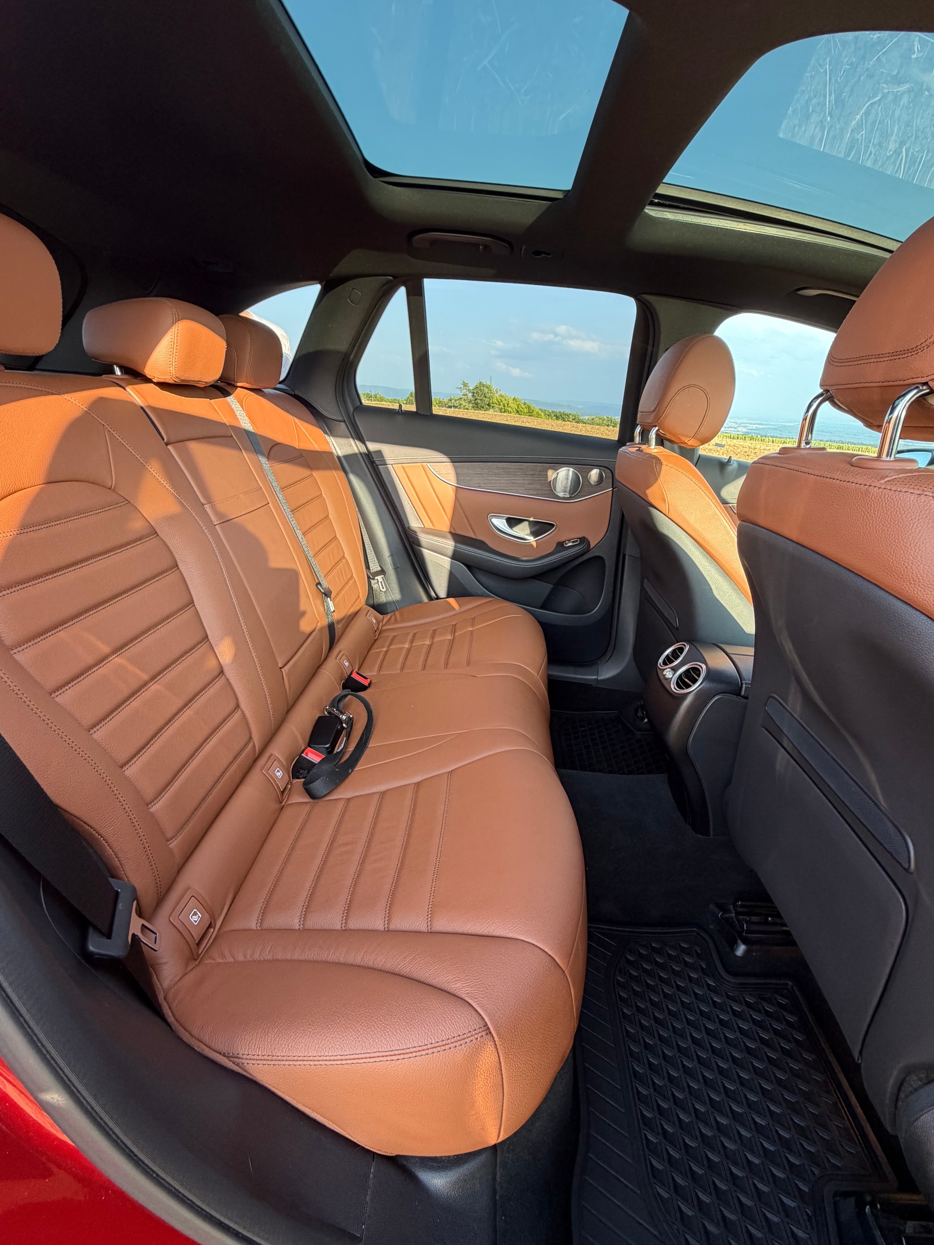 MERCEDES-BENZ GLC 300 d AMG Line 4m-image-5