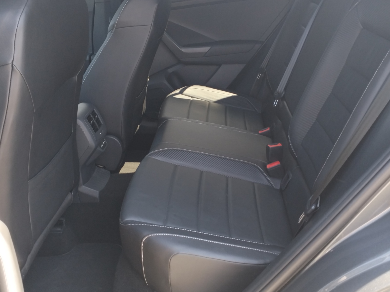 VW T-Roc 2.0 TDI SCR R-Line 4Motion DSG-image-8
