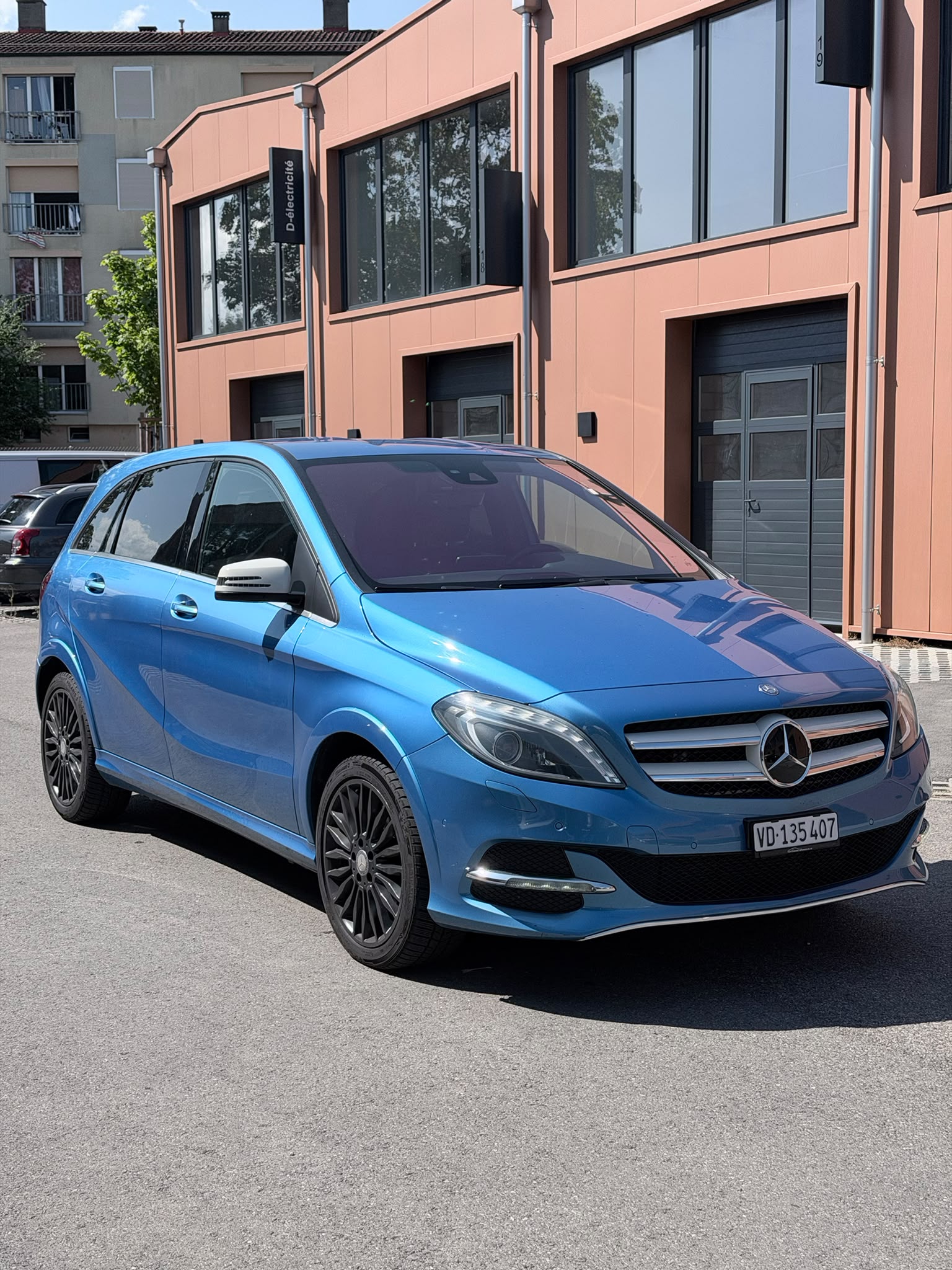 MERCEDES-BENZ B Electric Drive-image-1