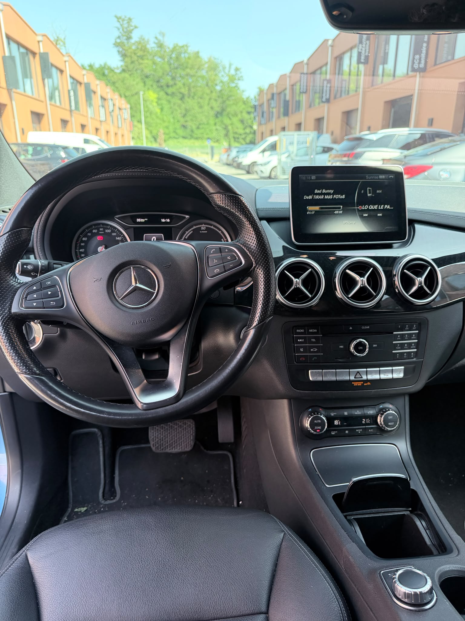 MERCEDES-BENZ B Electric Drive-image-9
