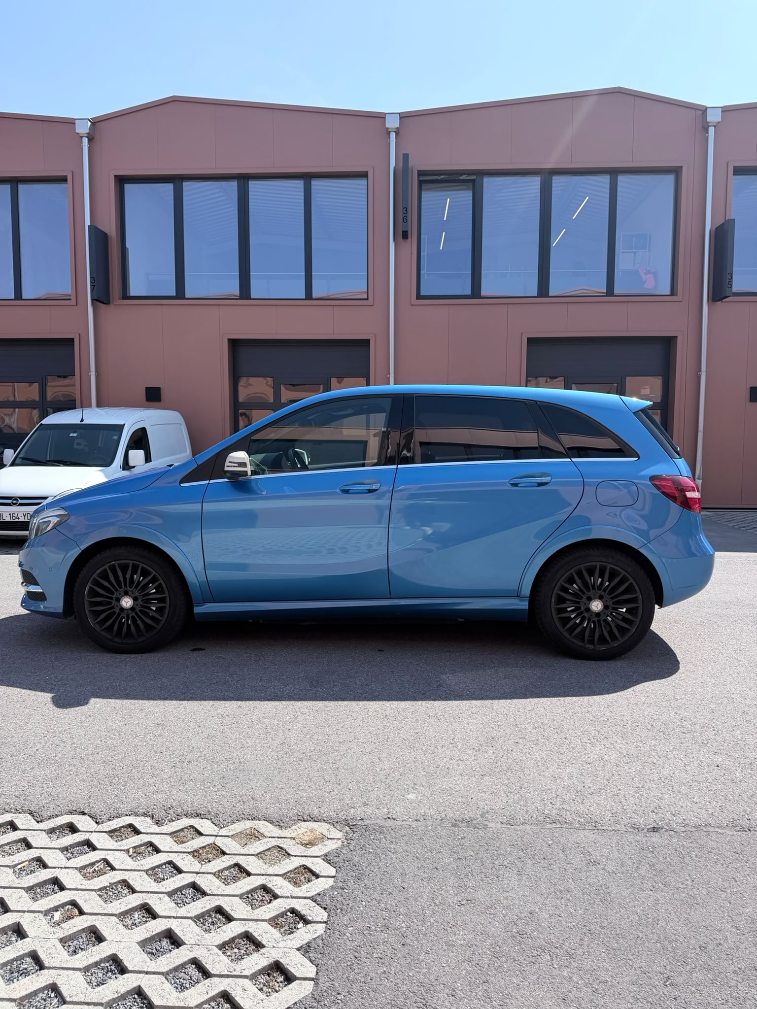 MERCEDES-BENZ B Electric Drive-image-6
