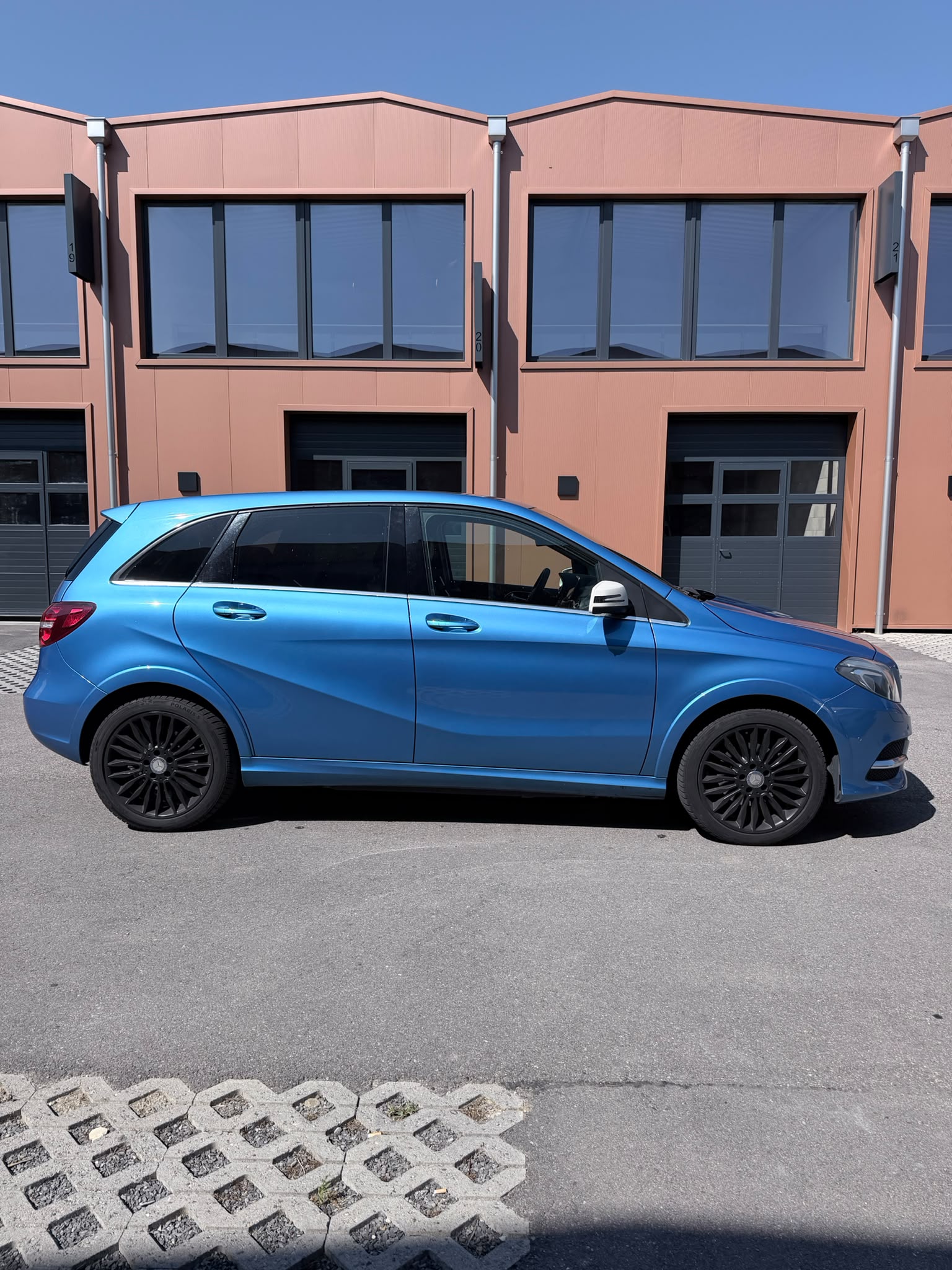 MERCEDES-BENZ B Electric Drive-image-2